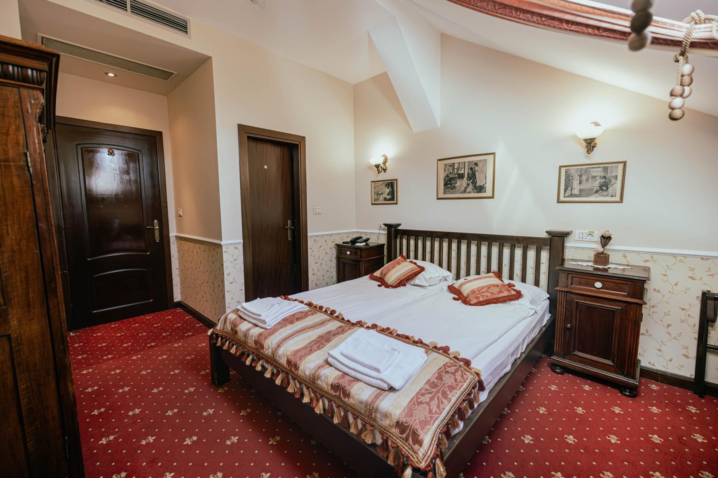 Standard Double Room - Photo 2
