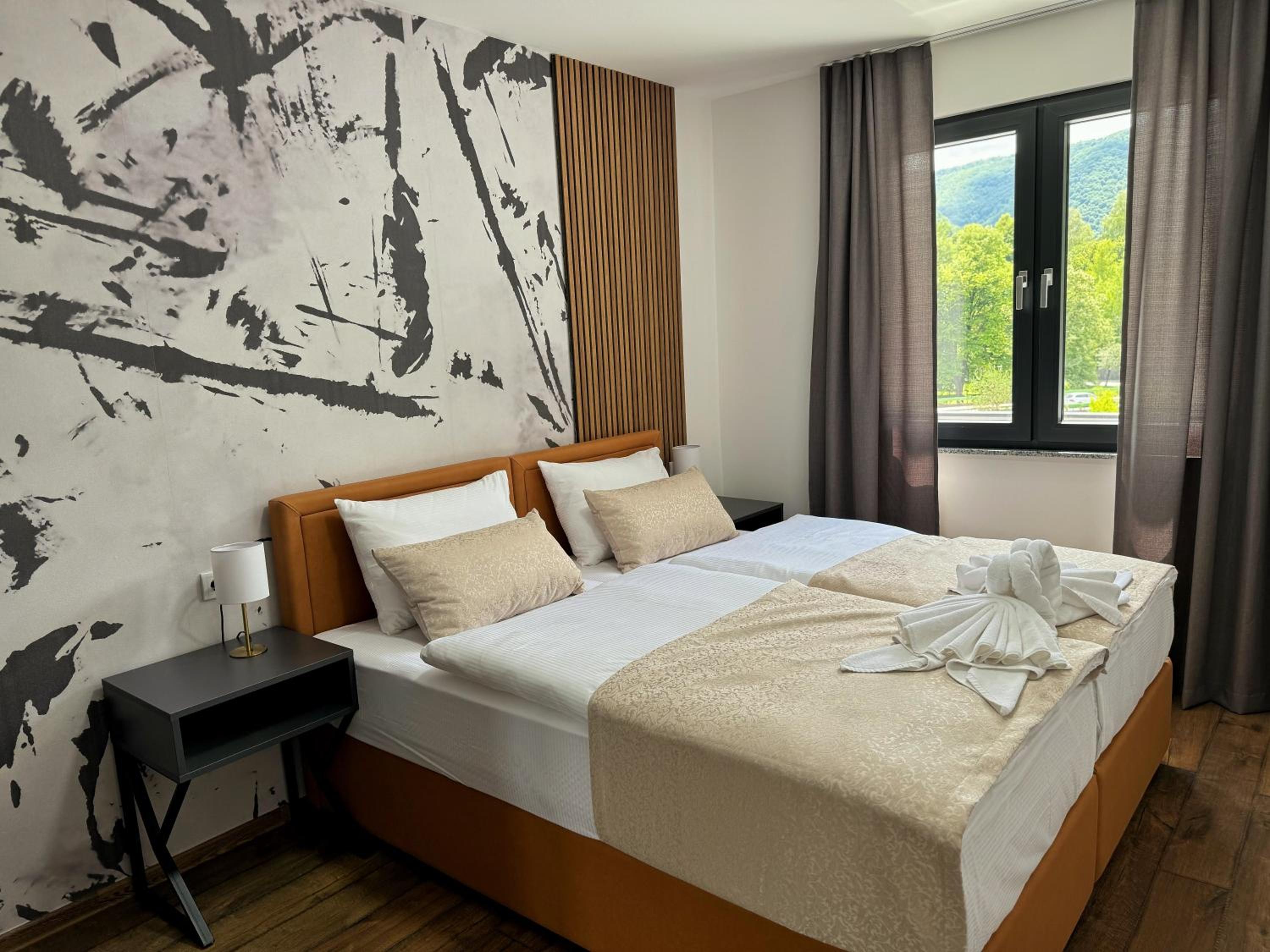 One-Bedroom Deluxe Apartment