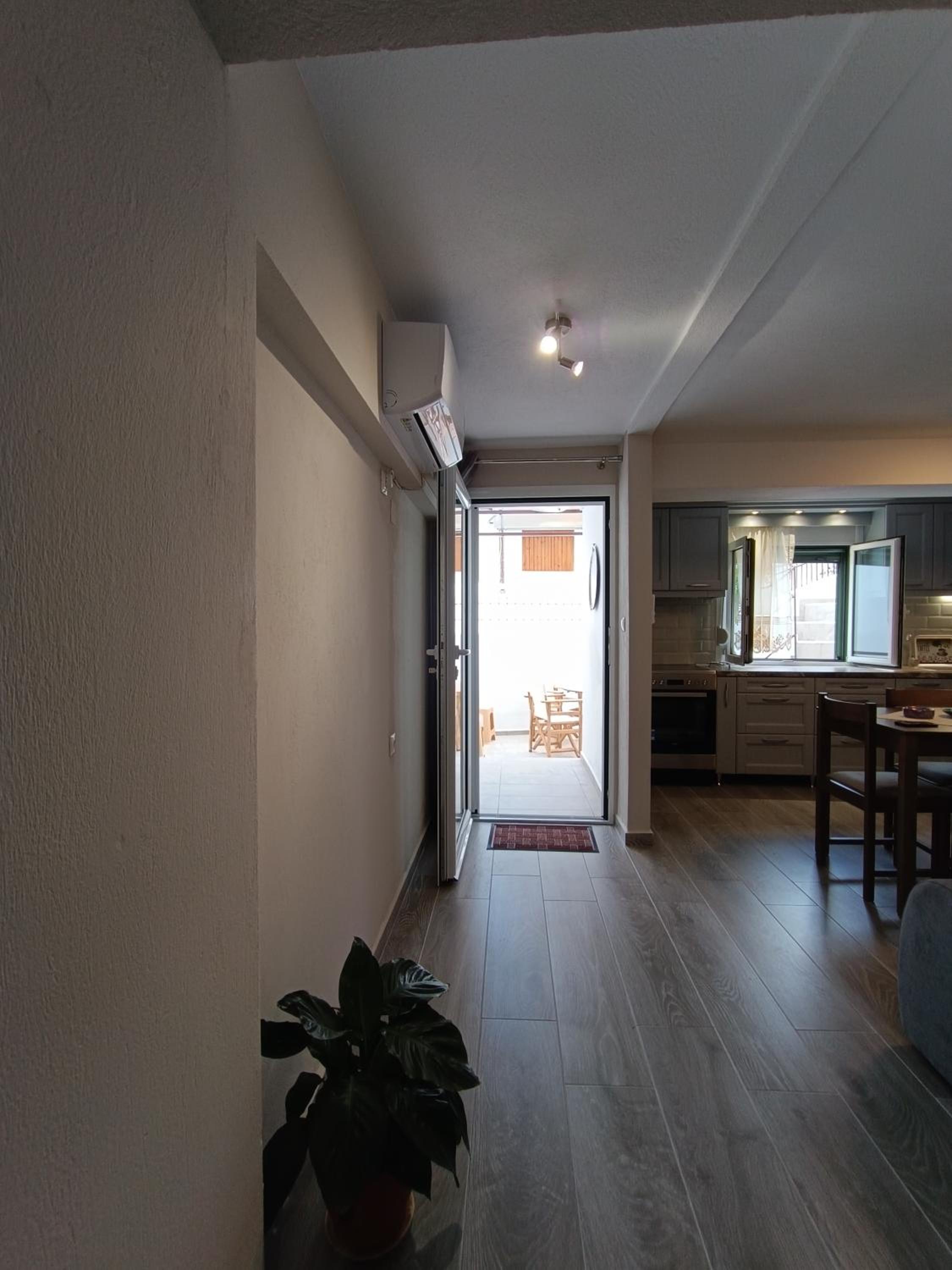 One-Bedroom Apartment photo 2