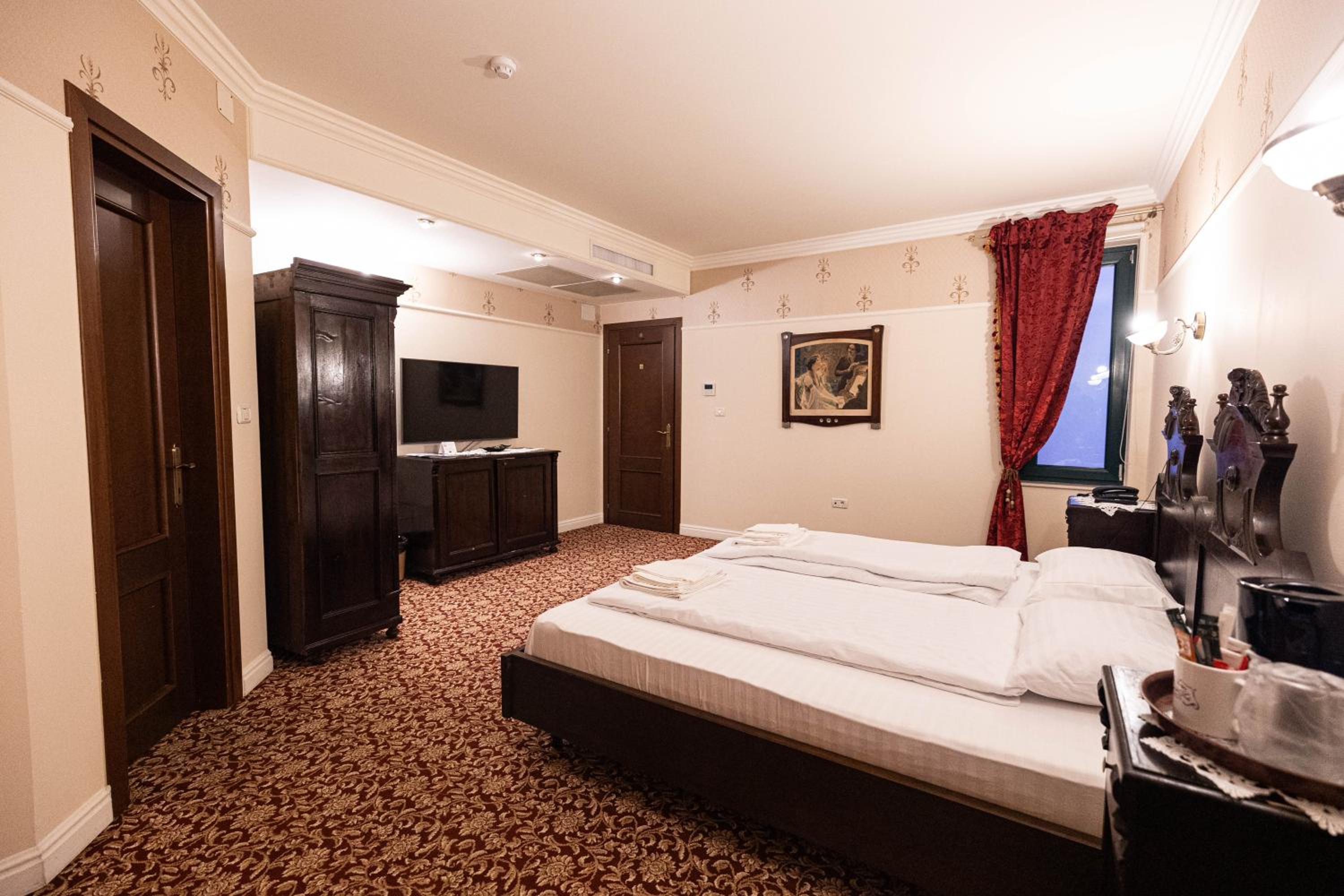 Superior Double Room with Sofa Bed - Photo 1