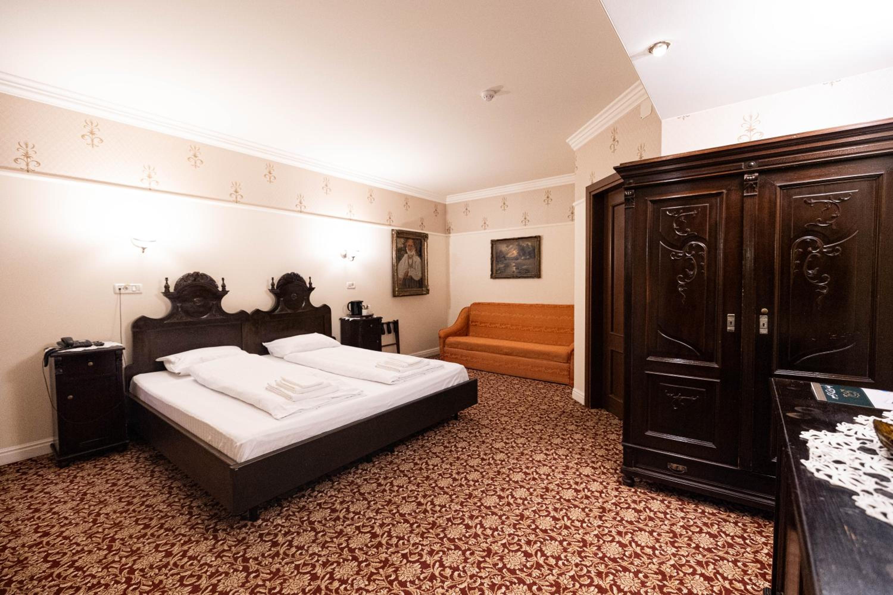 Superior Double Room with Sofa Bed - Photo 2