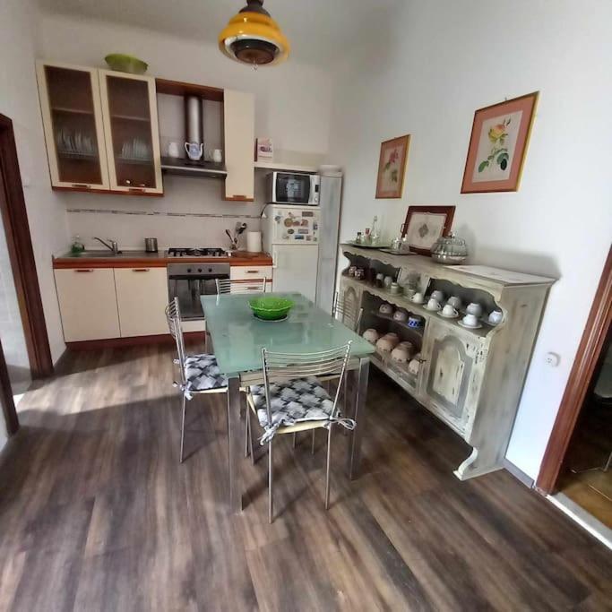 One-Bedroom House photo 3