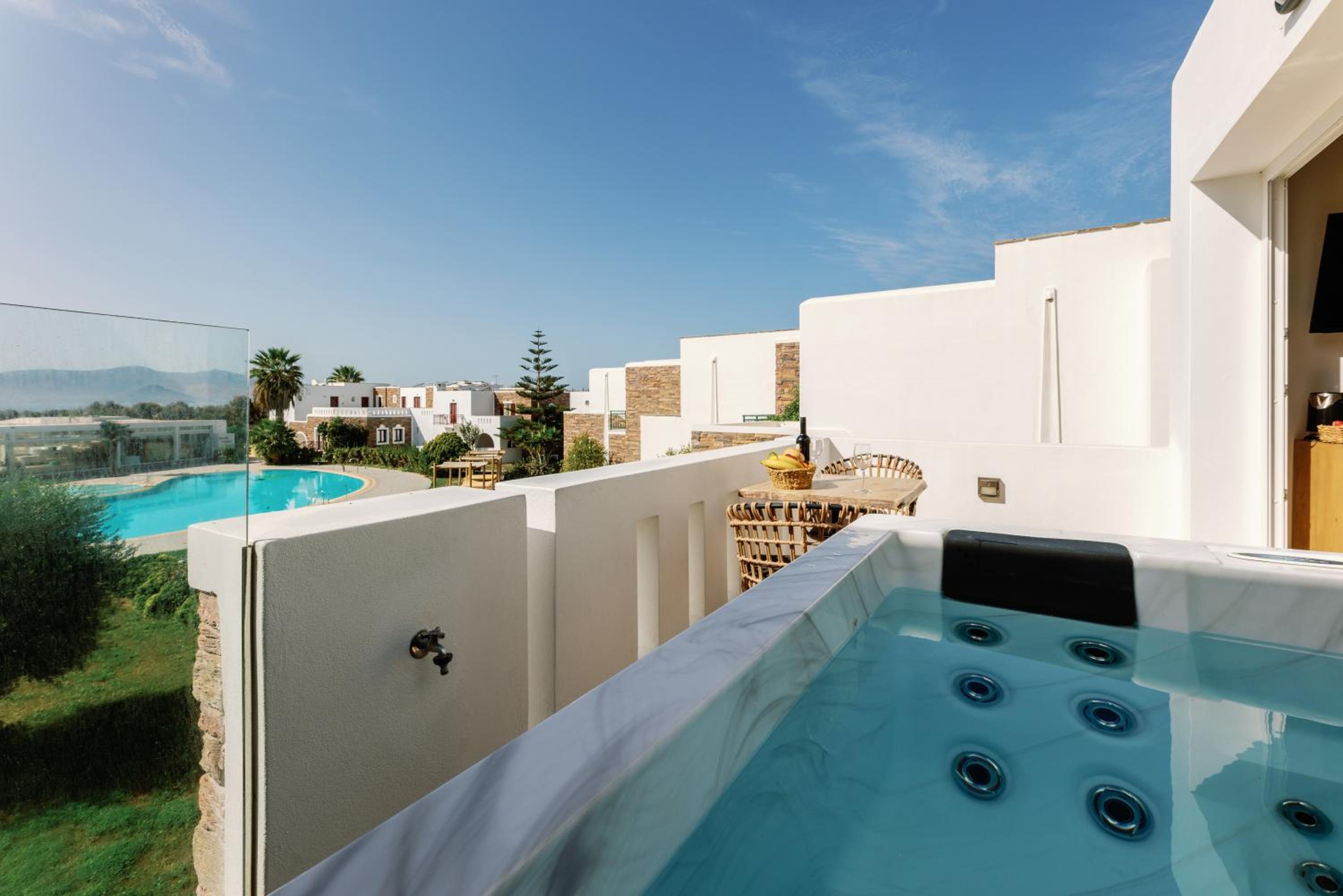 Executive Suite with Private Jacuzzi - Photo 28