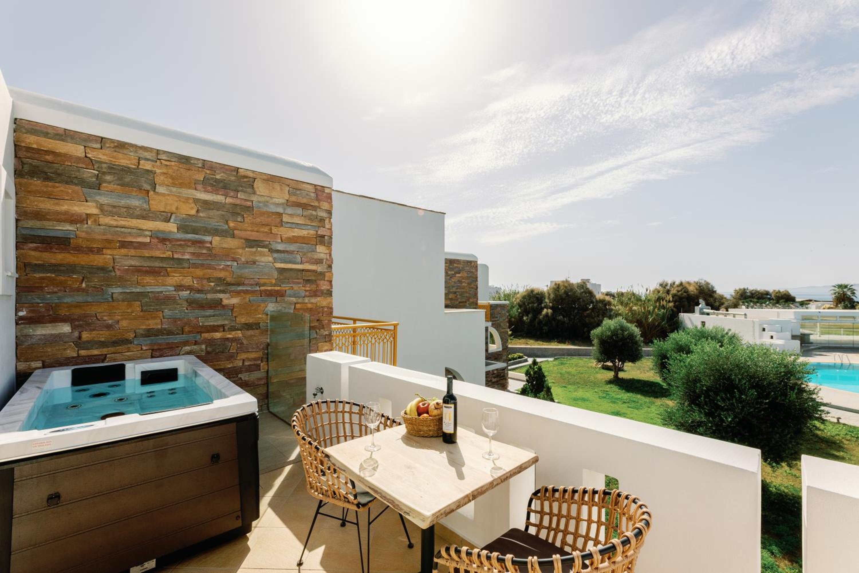 Executive Suite with Private Jacuzzi - Photo 13