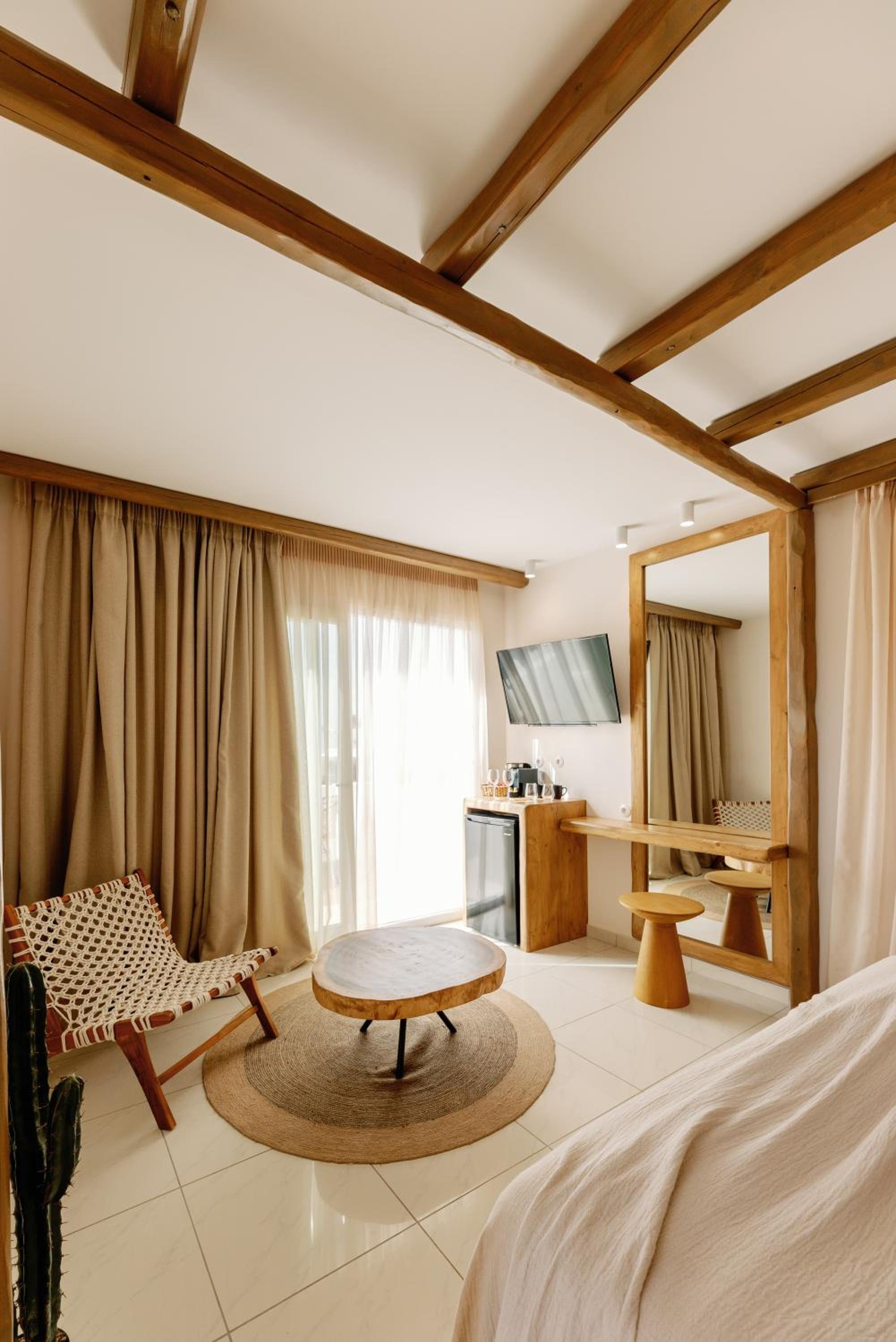 Executive Suite with Private Jacuzzi - Photo 14