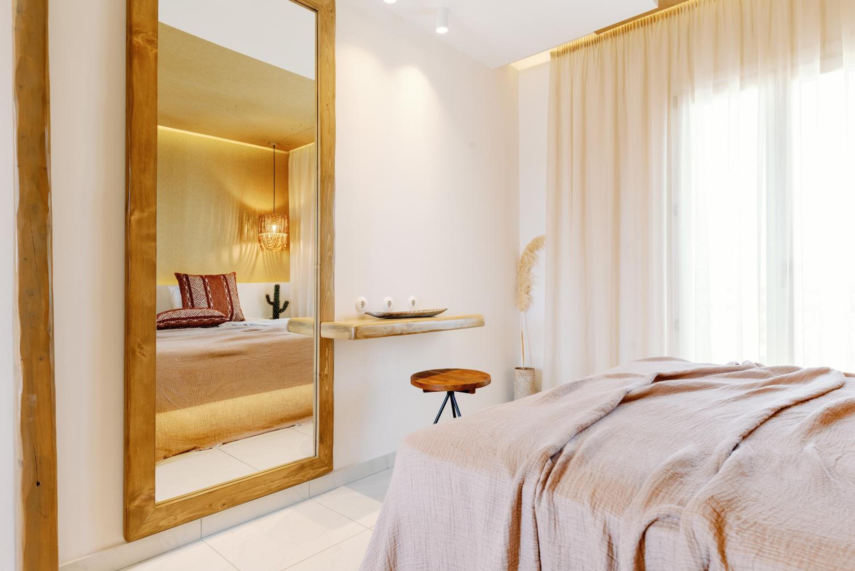 Luxury Suite with Private Jacuzzi photo 3