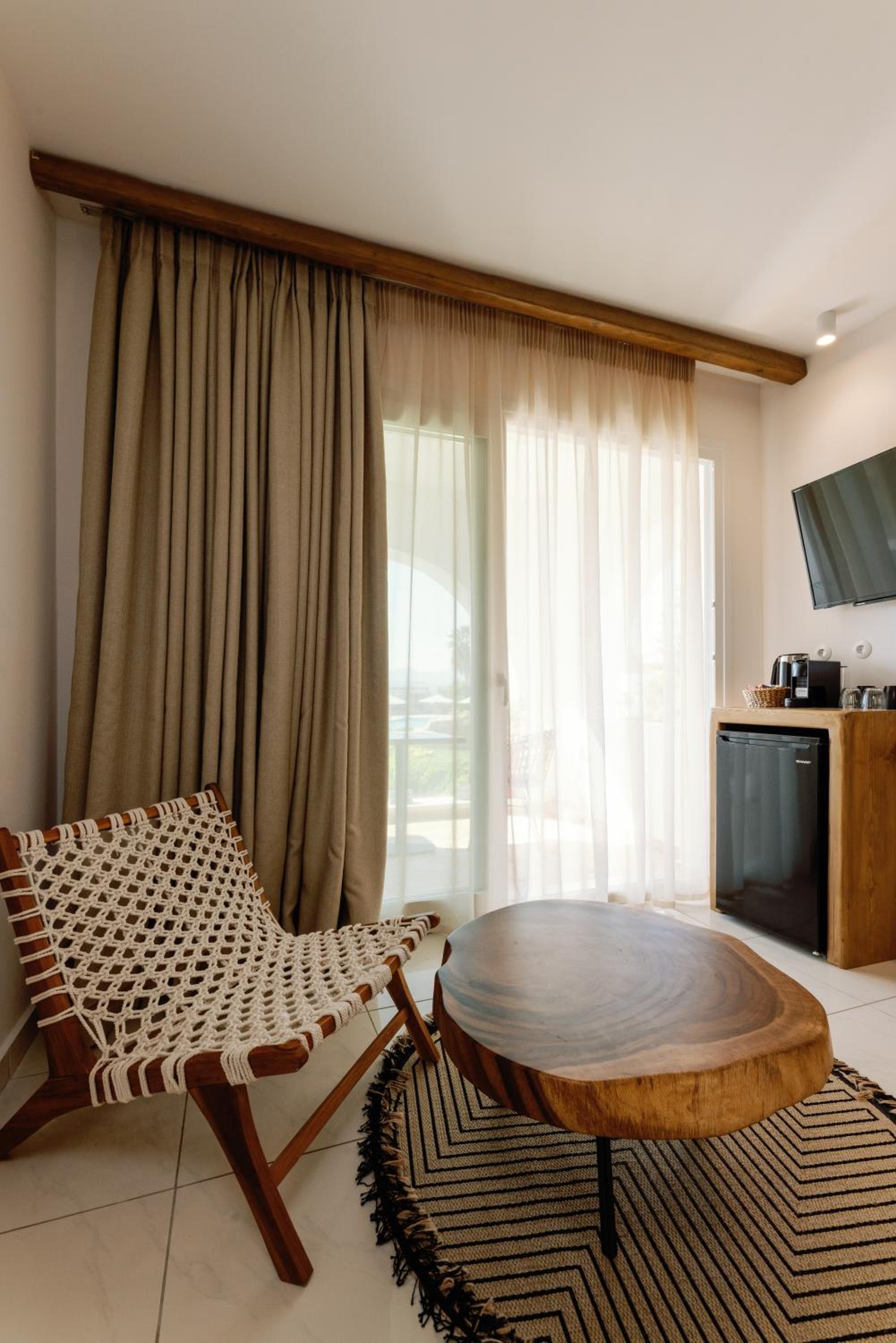 Executive Suite with Private Jacuzzi - Photo 2