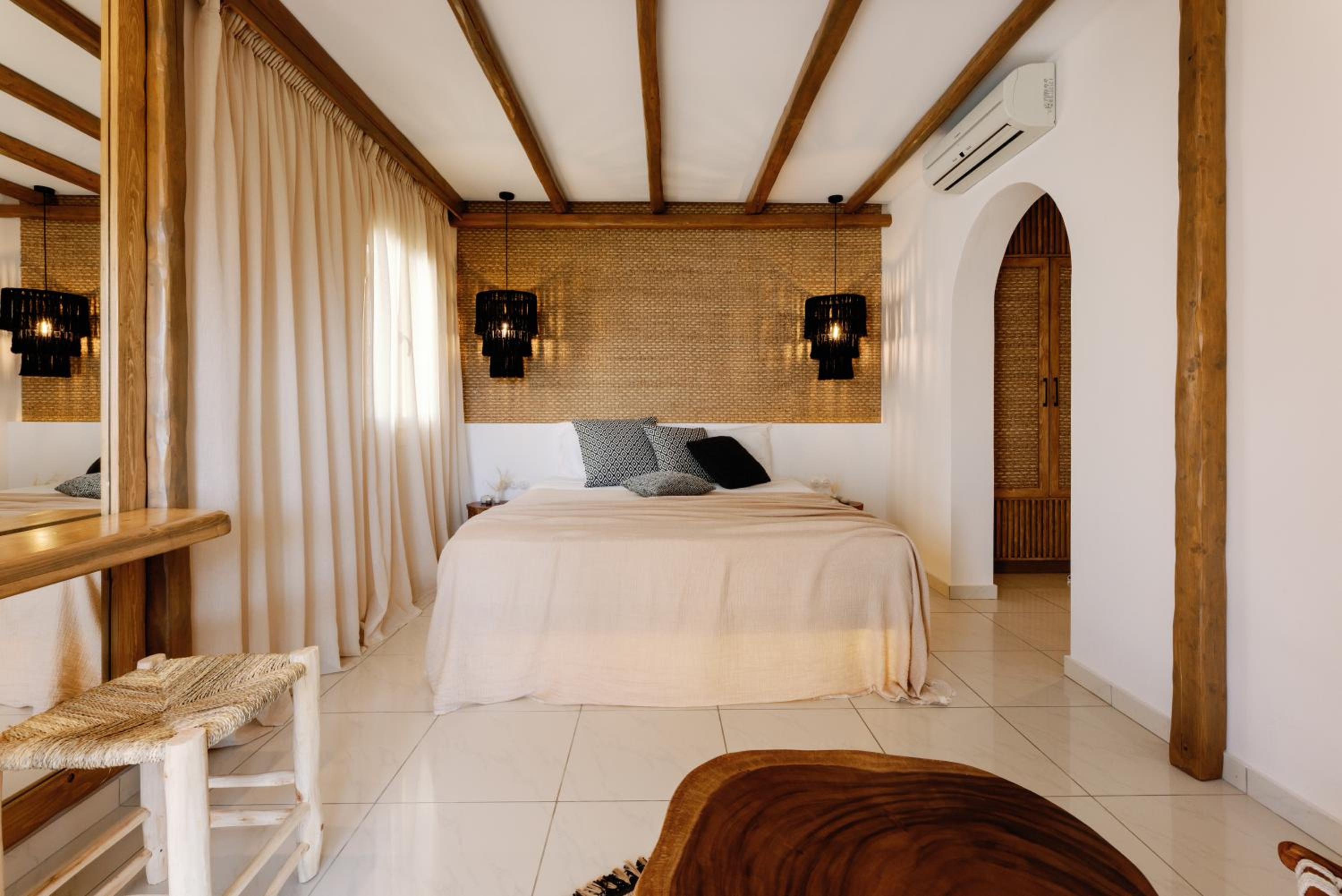Executive Suite with Private Jacuzzi - Photo 22