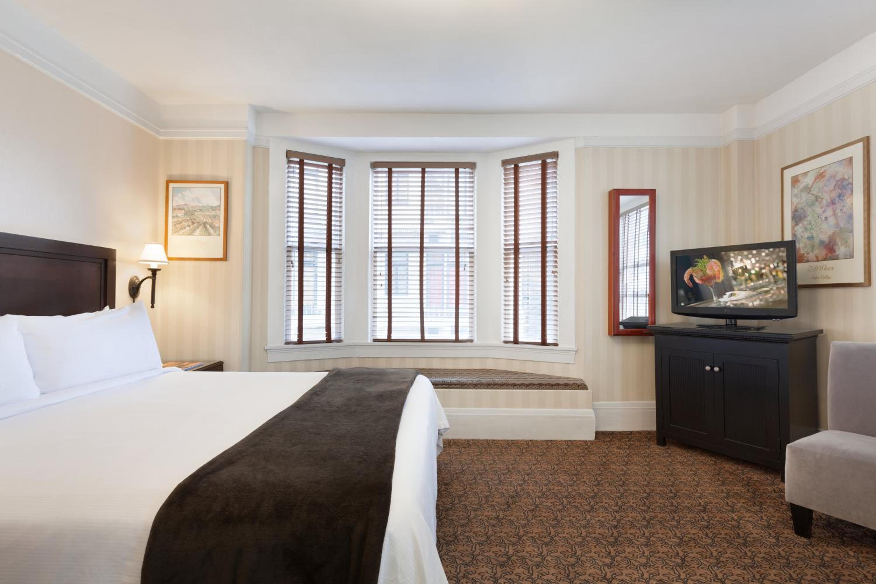 Deluxe King Room