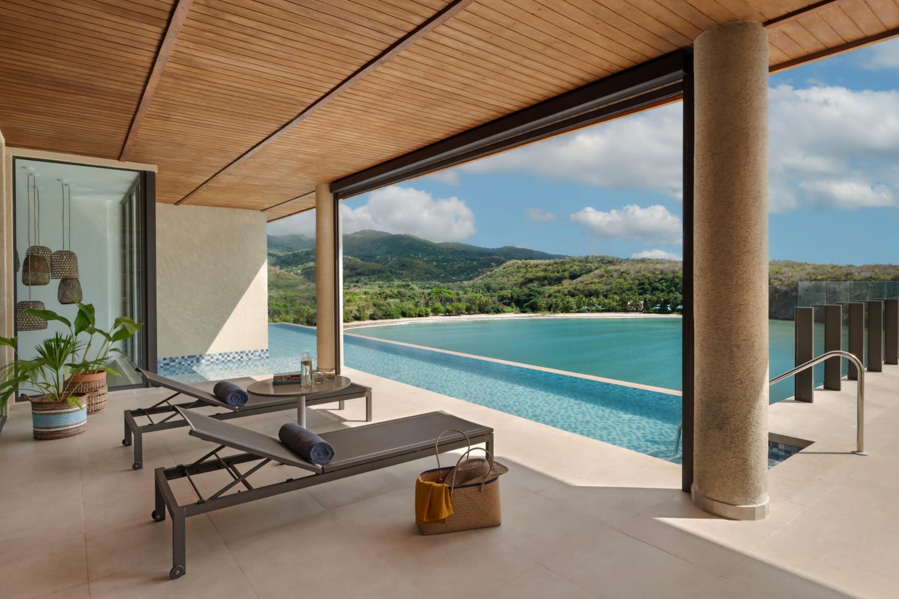 Four Bedroom Cliff Retreat photo 2