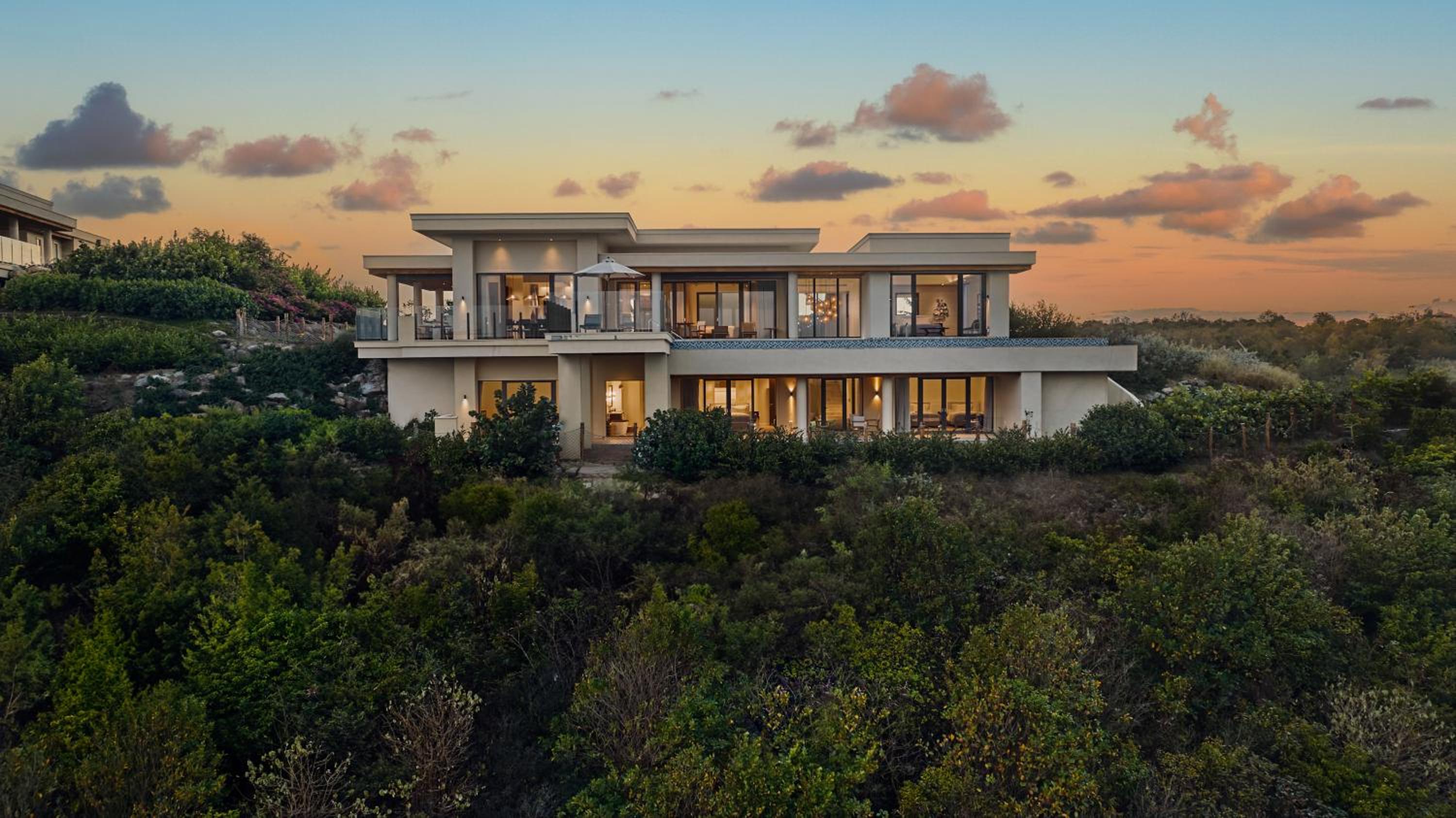 Four Bedroom Cliff Retreat photo 3
