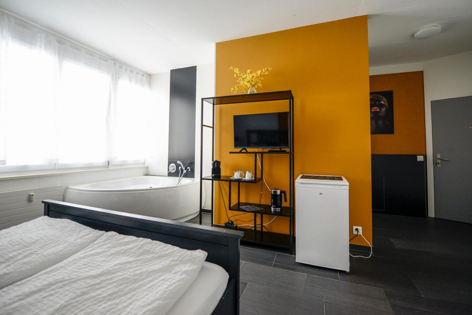 Double Room 1st Floor with Private Bathroom photo 2