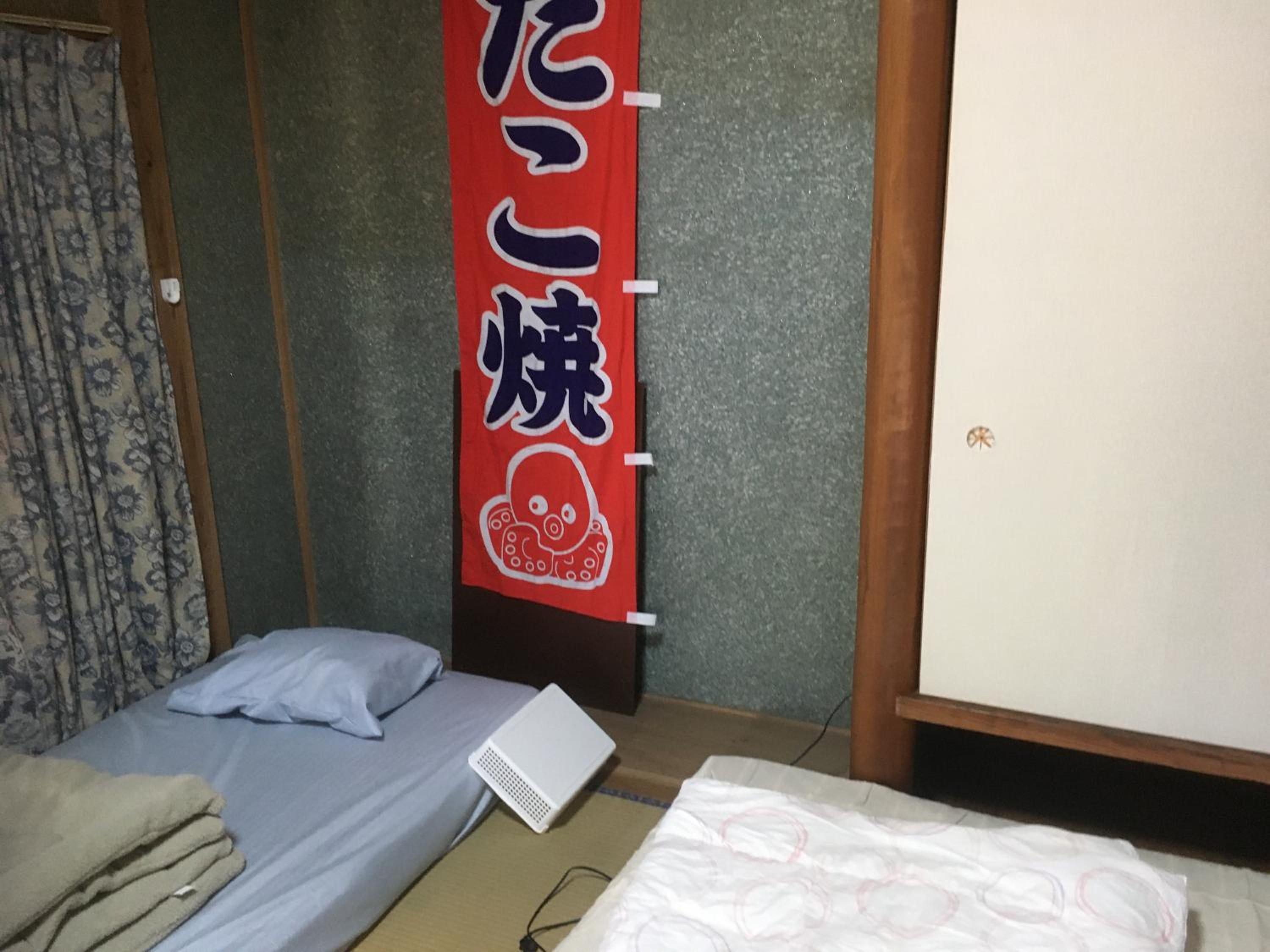 Bed in 4-Bed Male Dormitory Room photo 2