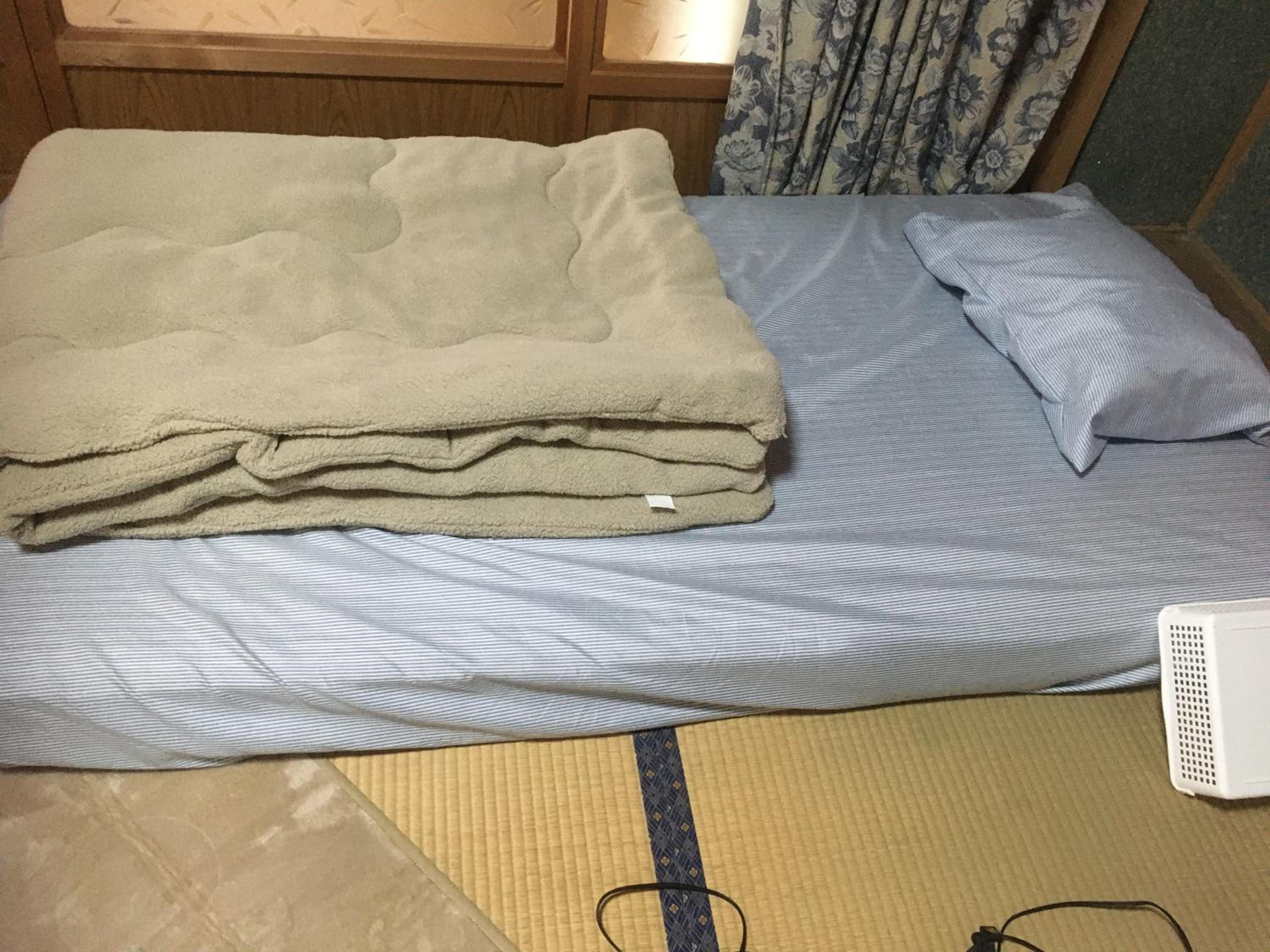 Bed in 4-Bed Male Dormitory Room photo 3
