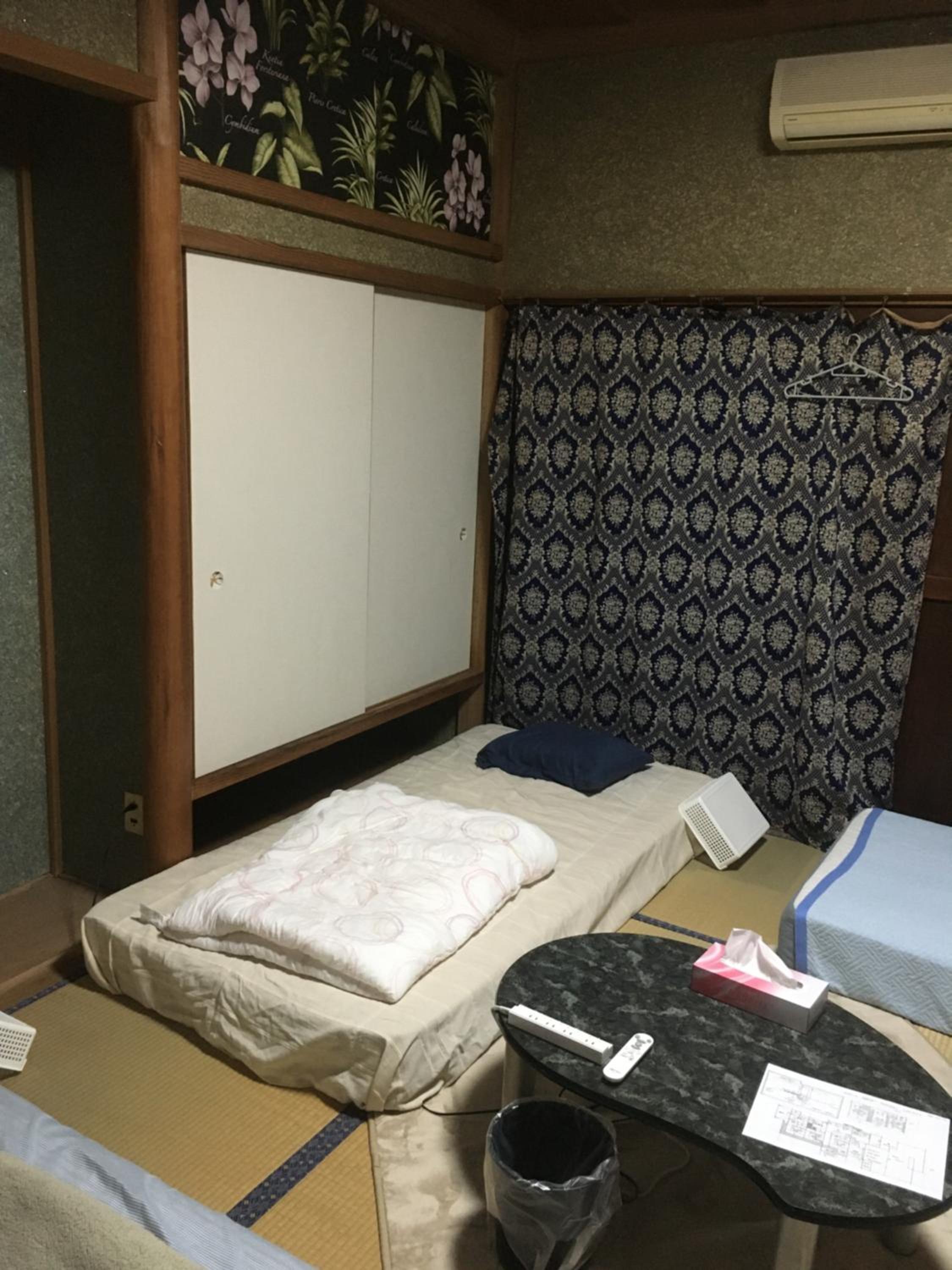 Bed in 4-Bed Male Dormitory Room photo 1