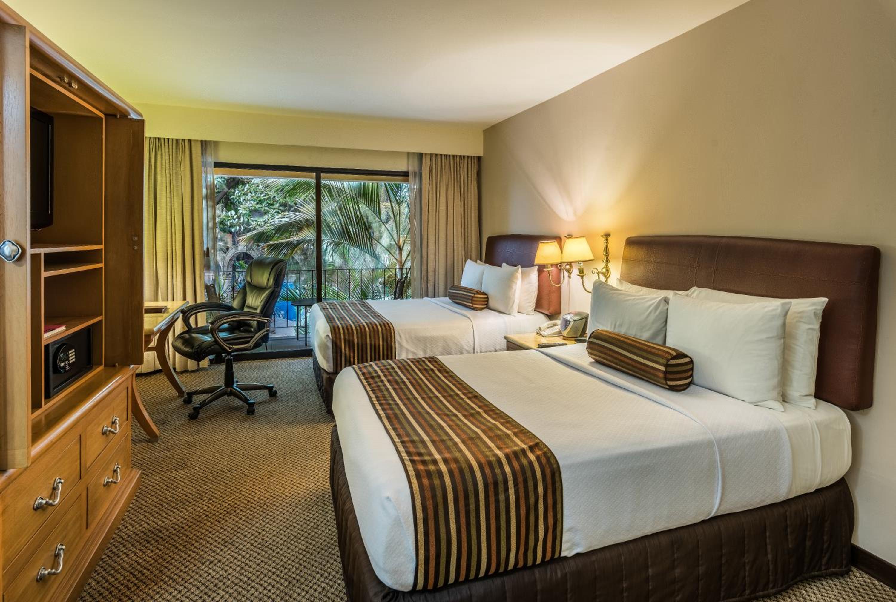 Double Room with Two Double Beds - Non-Smoking photo 1