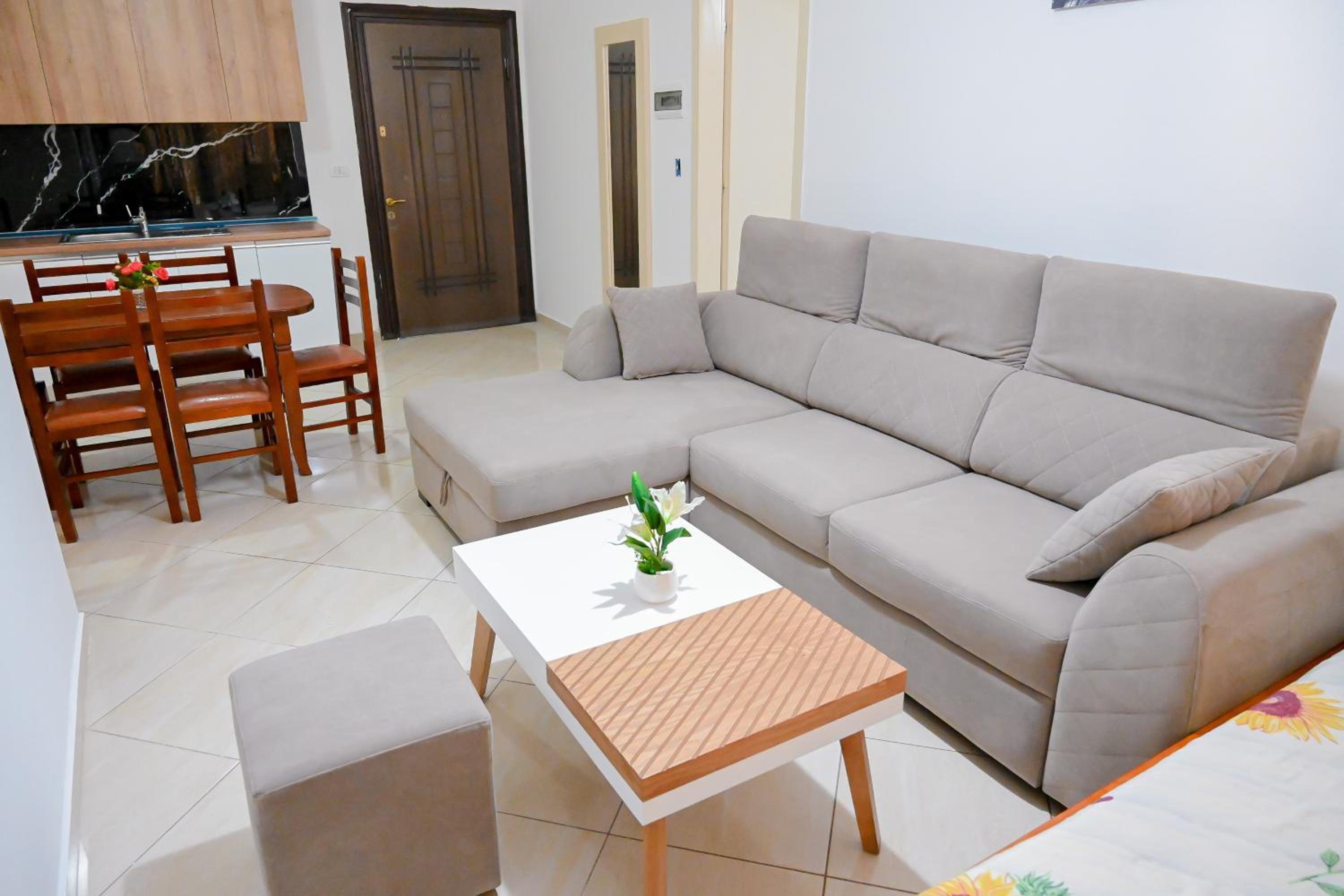 One-Bedroom Apartment photo 1