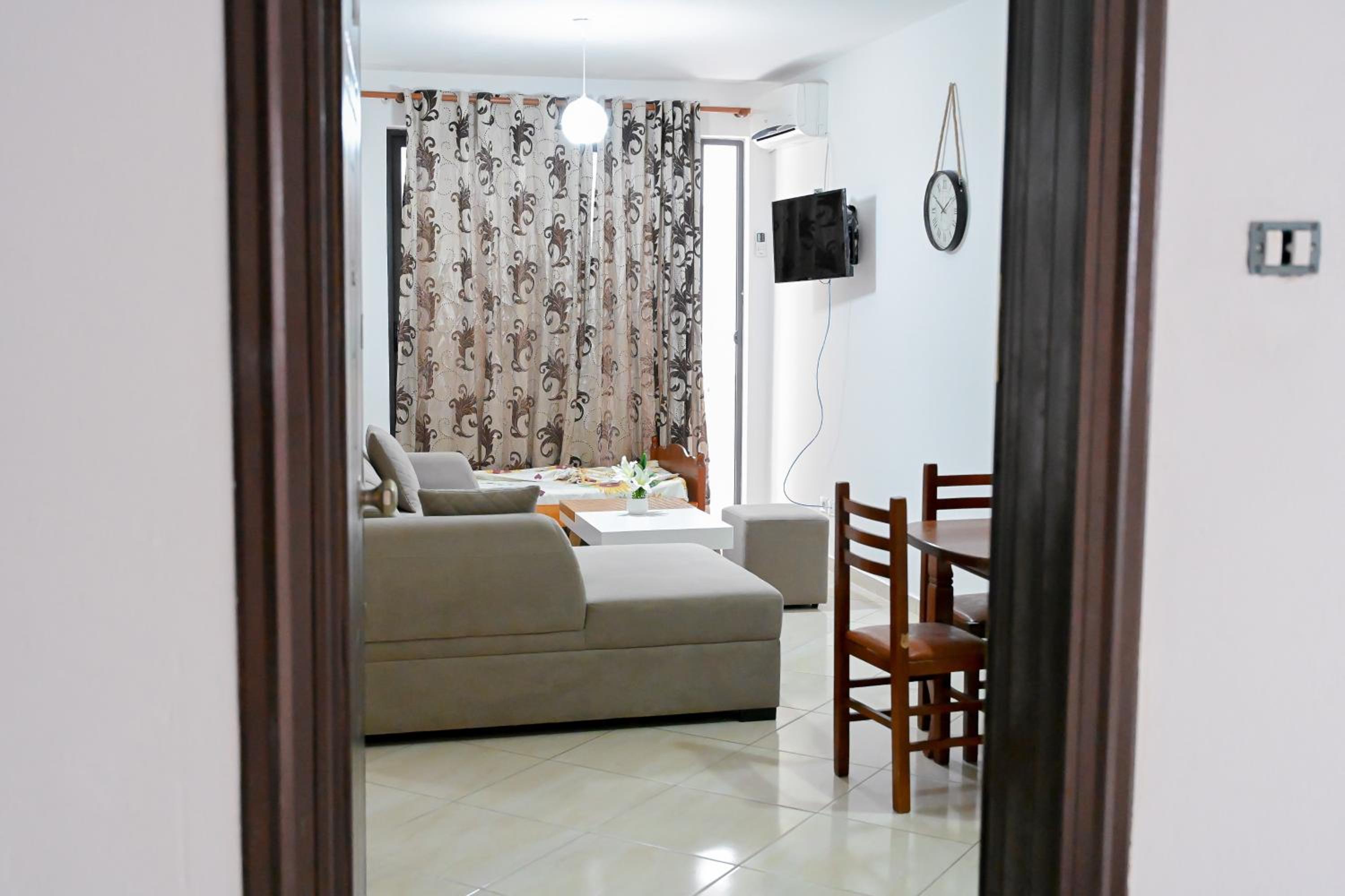 One-Bedroom Apartment photo 3