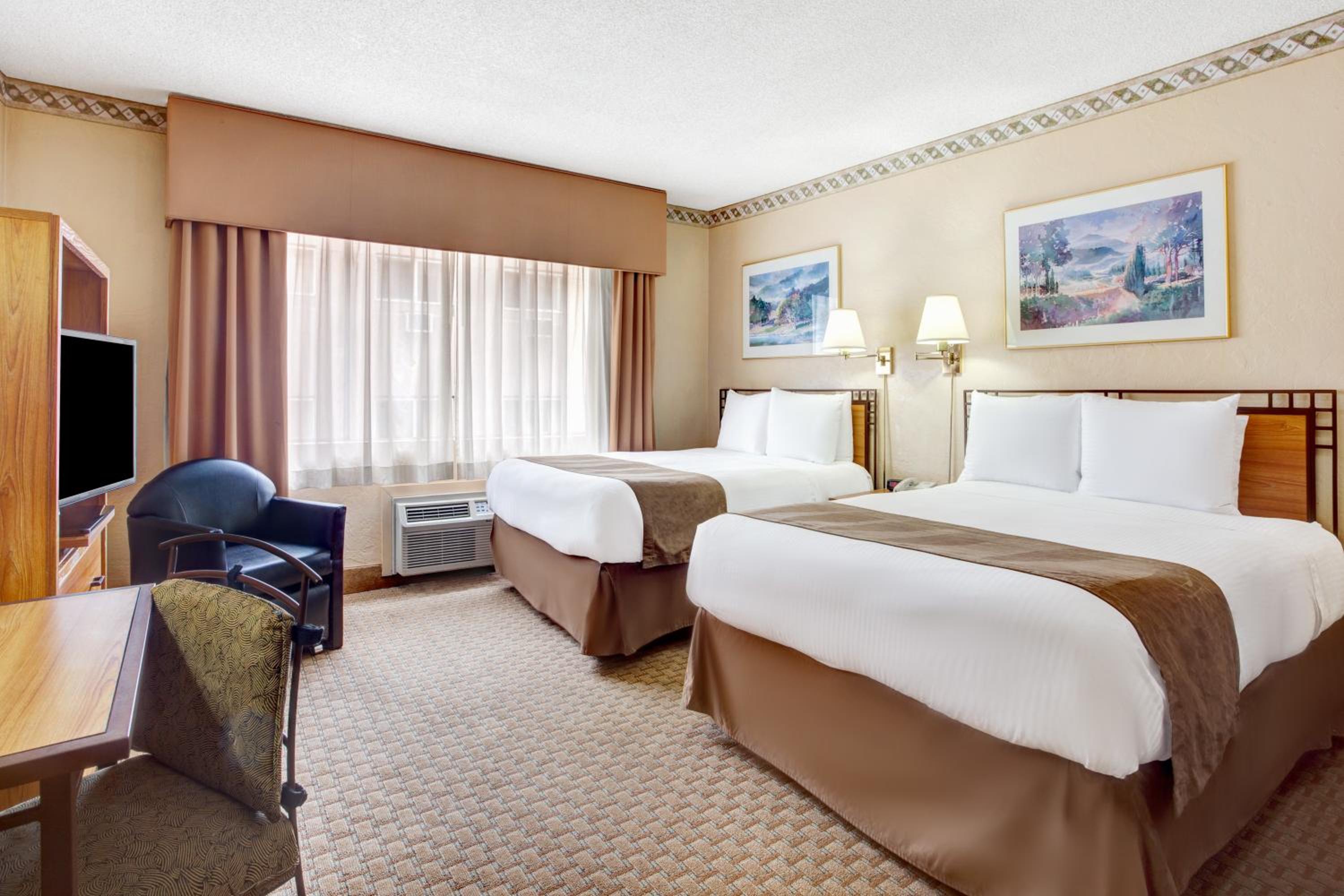 Double Room with Two Double Beds - Non-Smoking photo 2