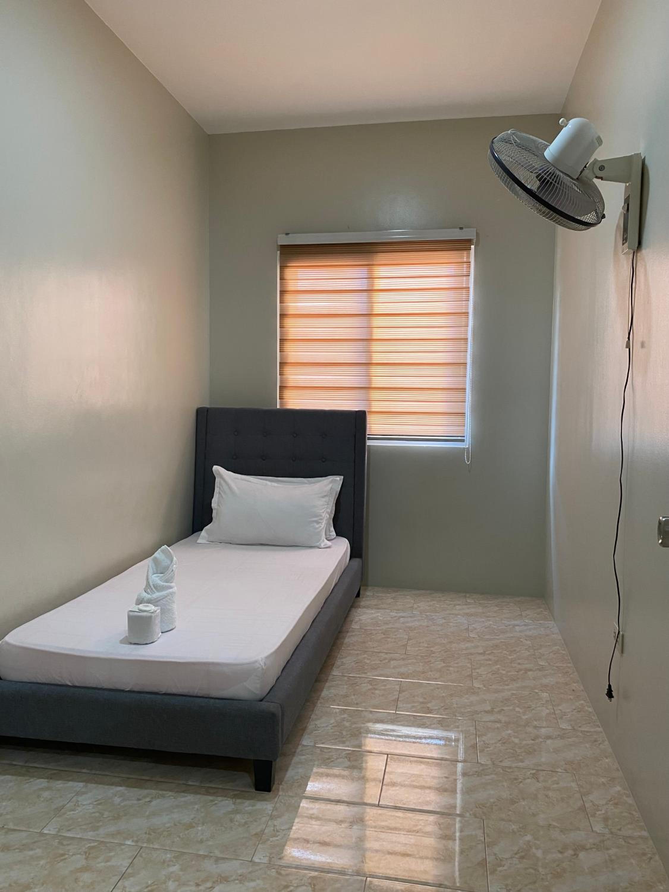 Double or Twin Room with Shared Bathroom photo 2