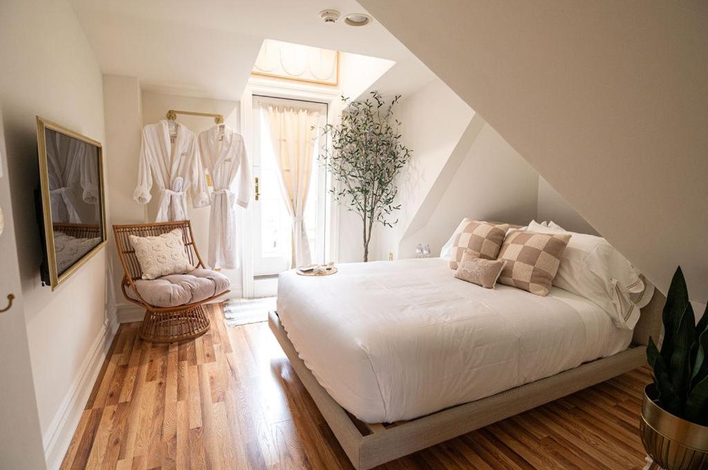 Standard Queen Room