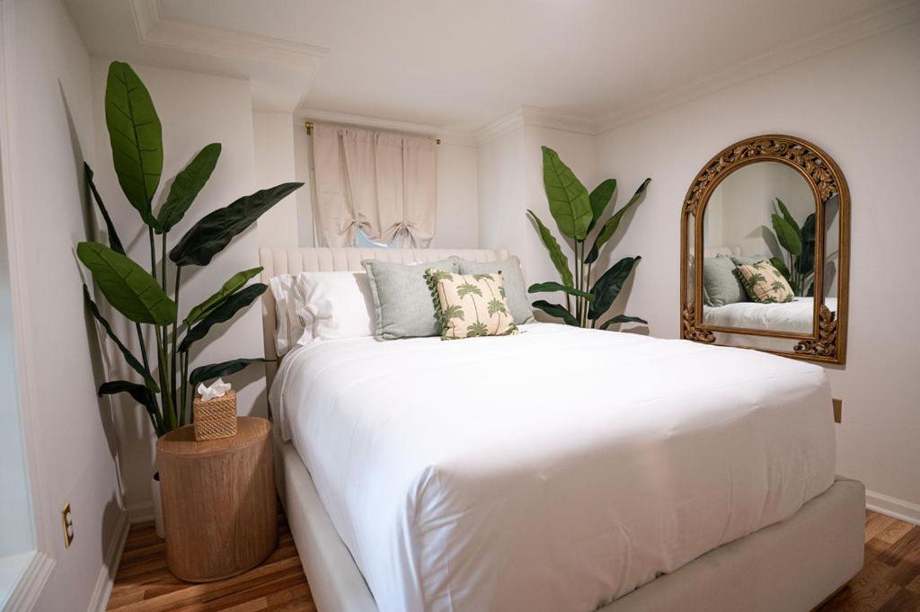 Apartment with Garden View