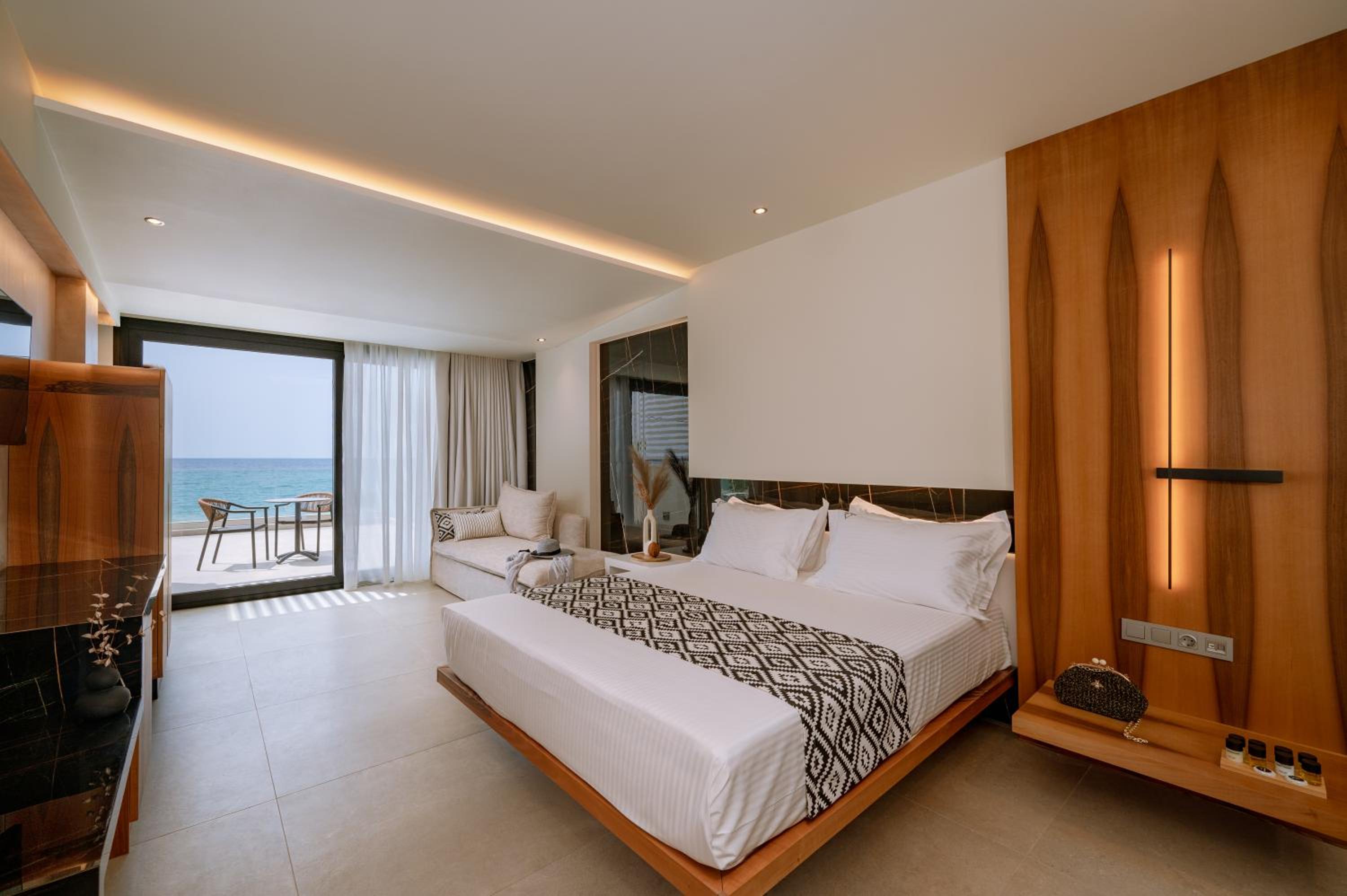 Deluxe Suite with Sea View