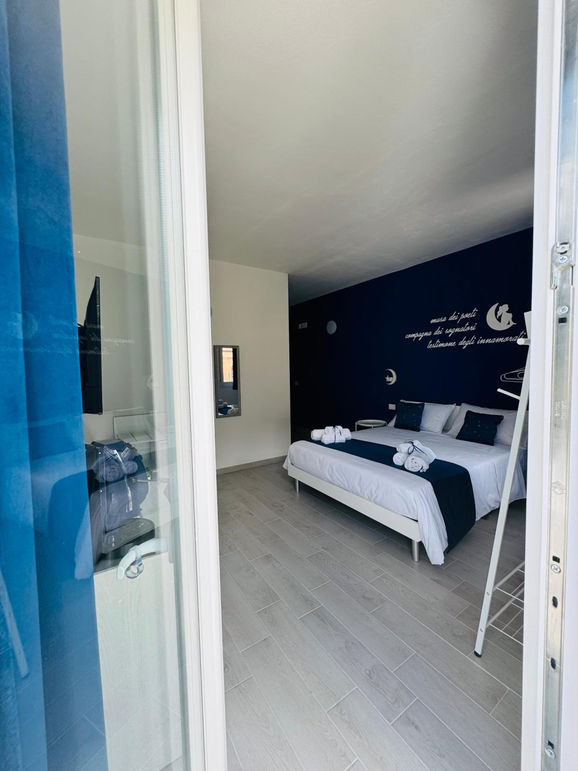Double Room with Balcony photo 3