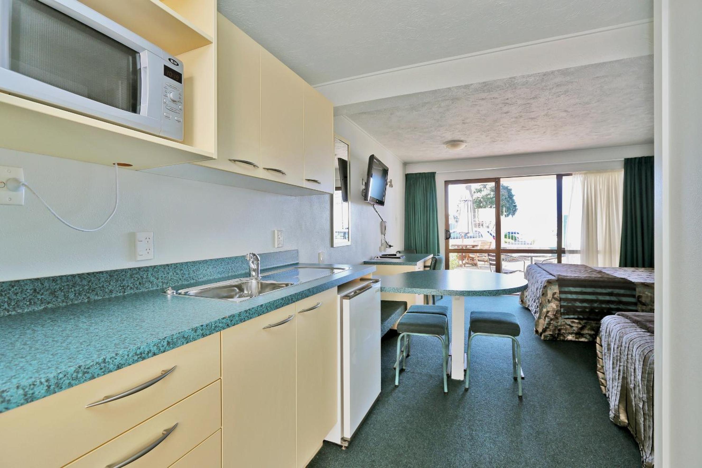 Twin Studio with Spa Bath - Ground Floor photo 3