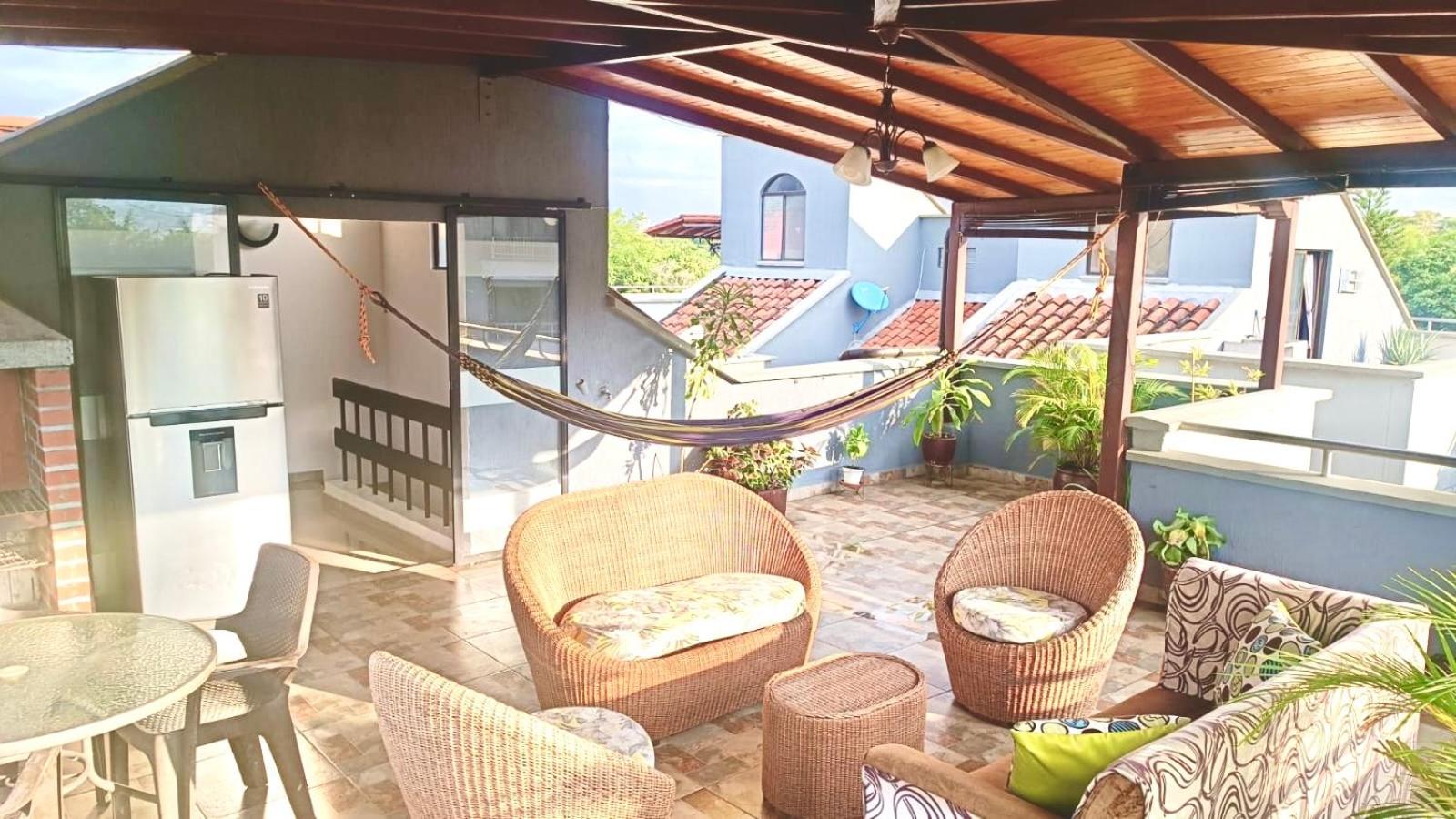Three-Bedroom Apartment with View photo 2