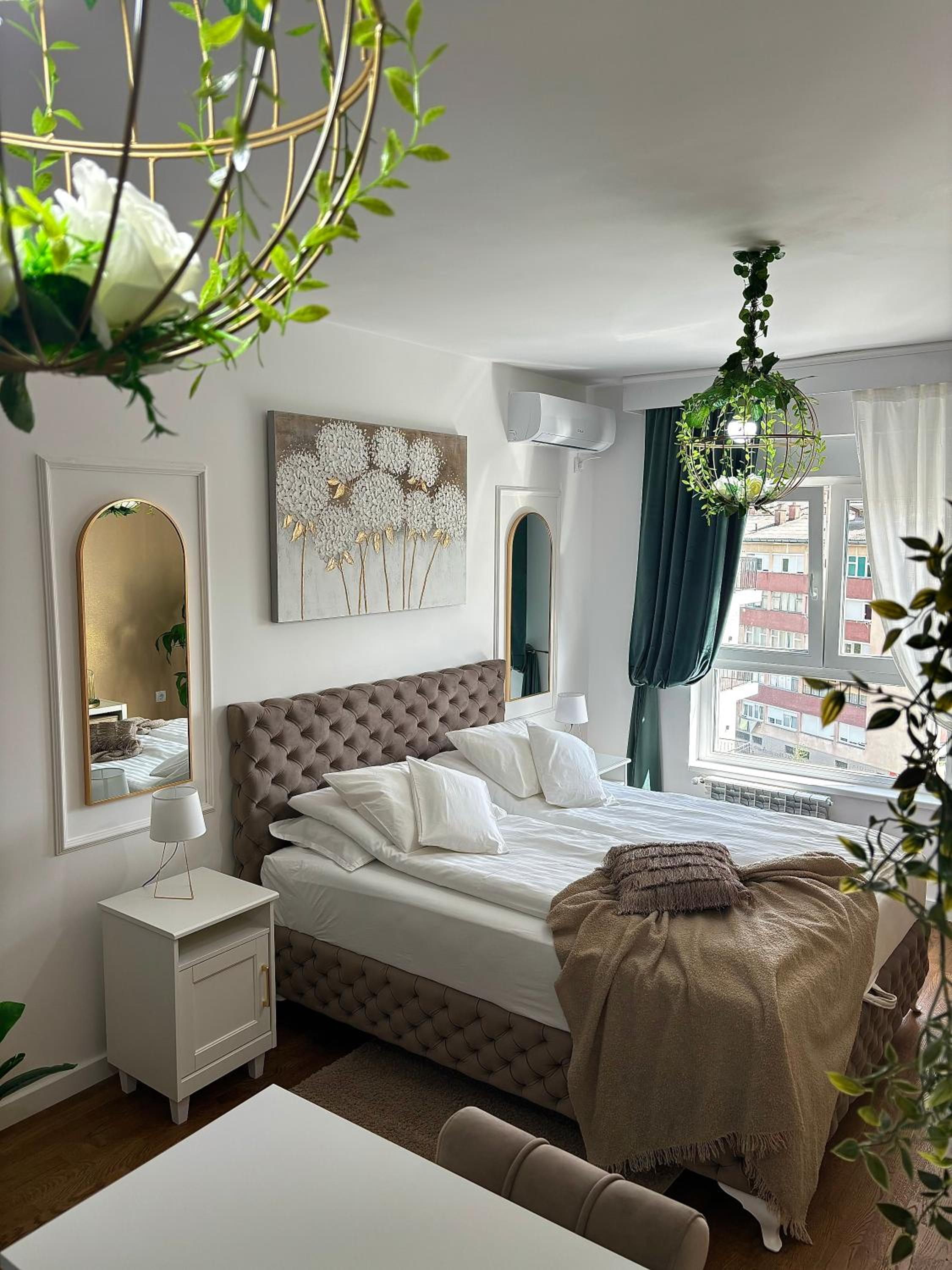One-Bedroom Apartment photo 1