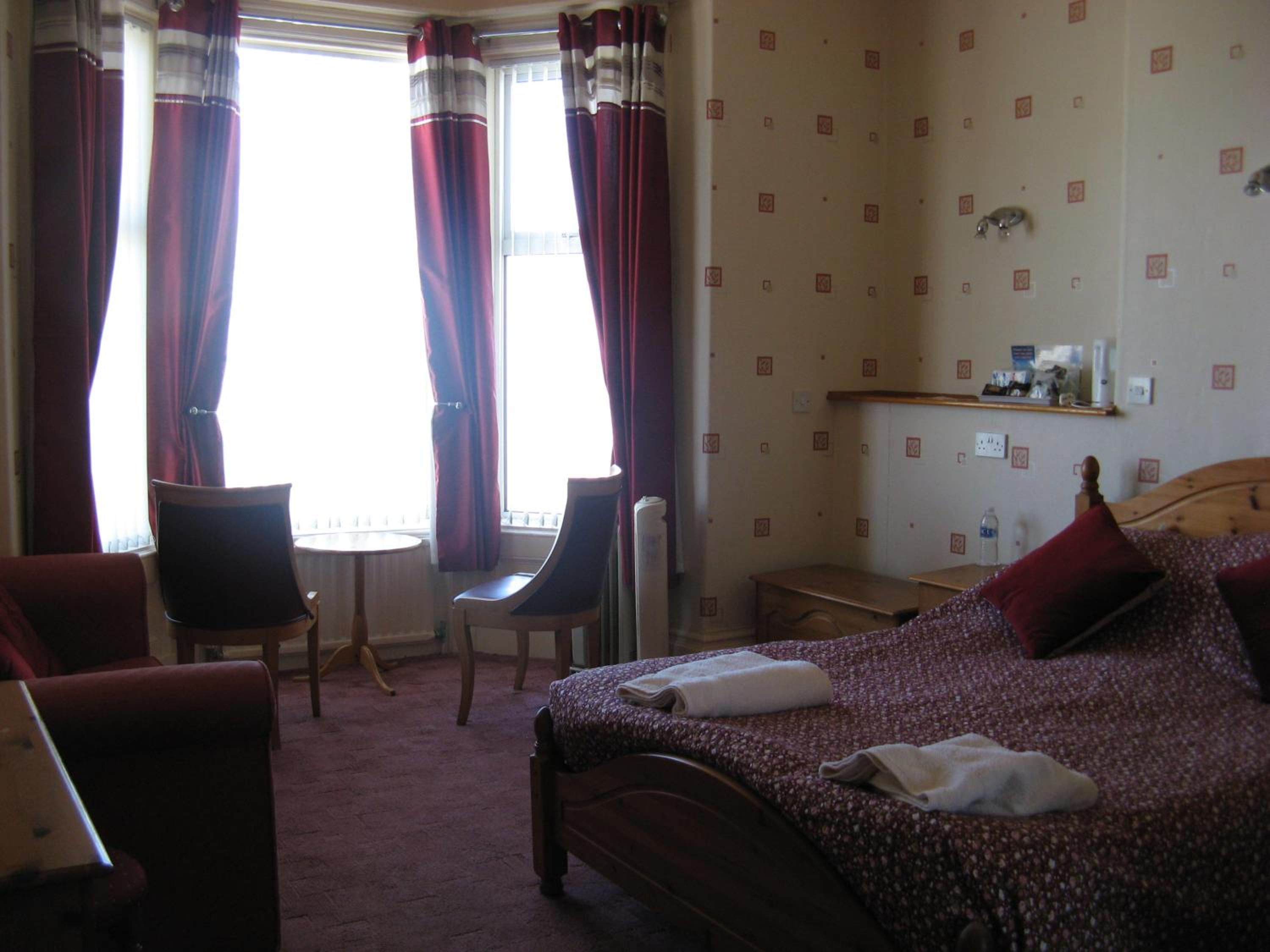 Deluxe Double Room - Ensuite with Shower (Sea View)