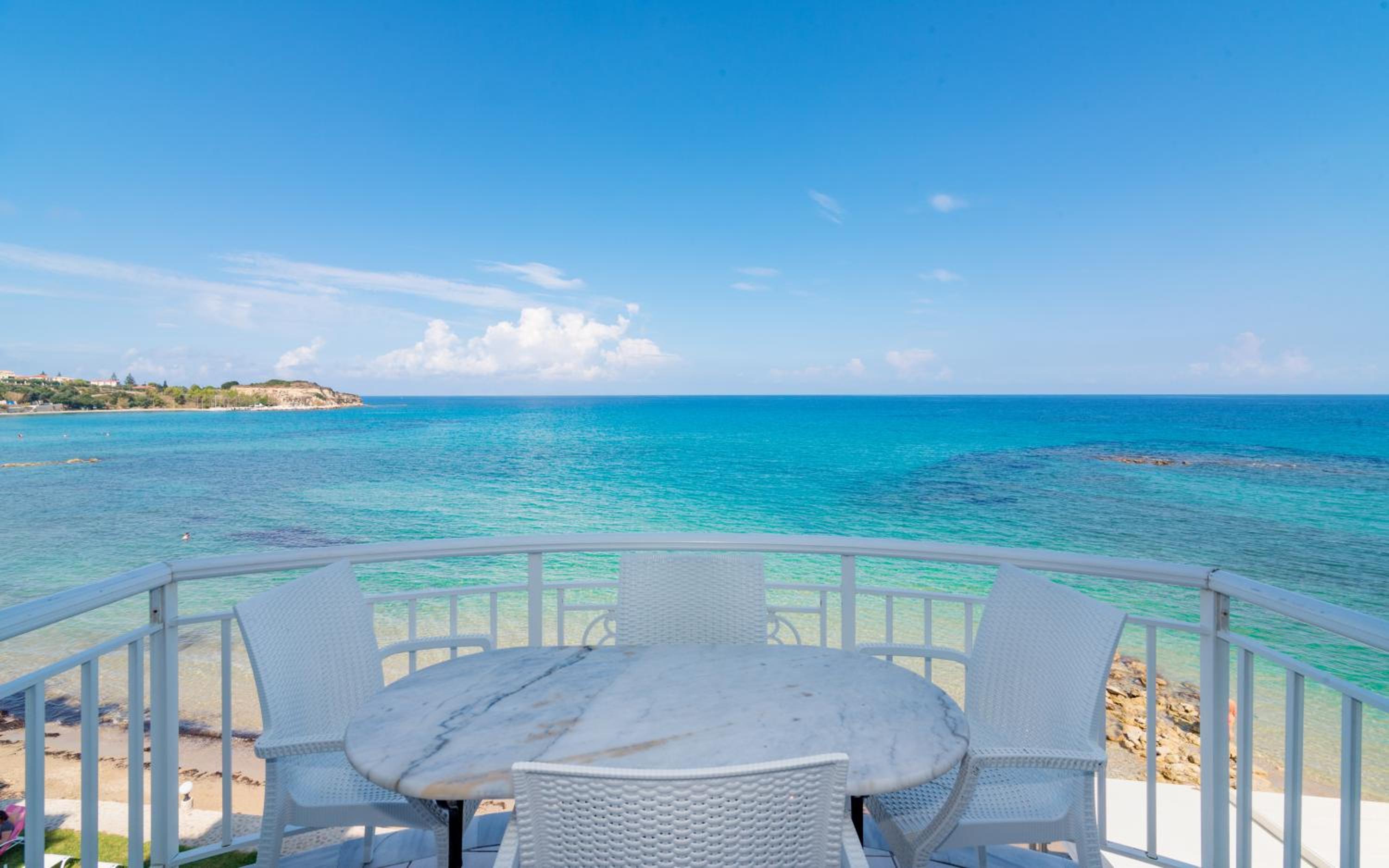 Apartment (4 Adults) with Sea View photo 3