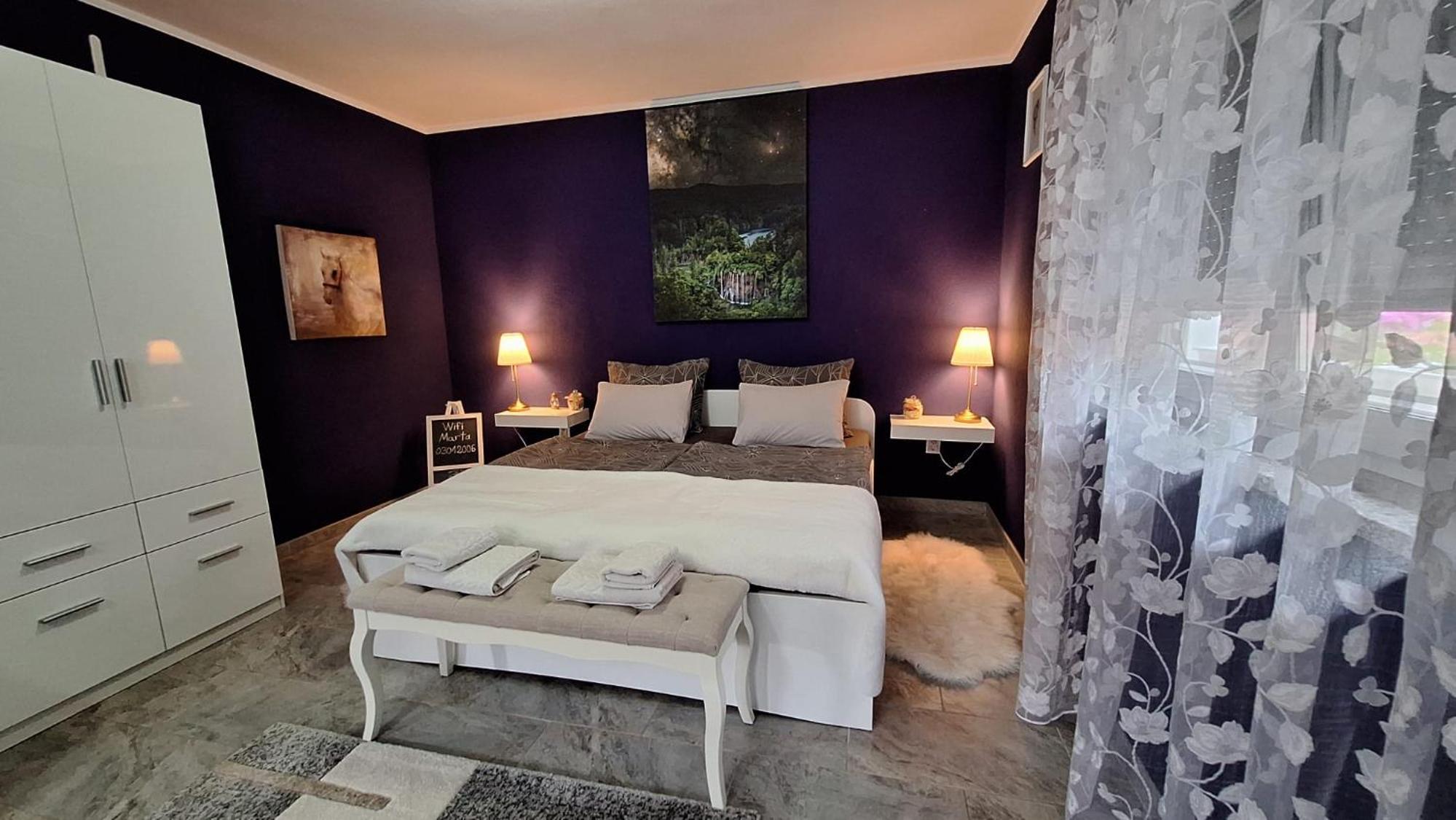 One-Bedroom Apartment - Photo 2