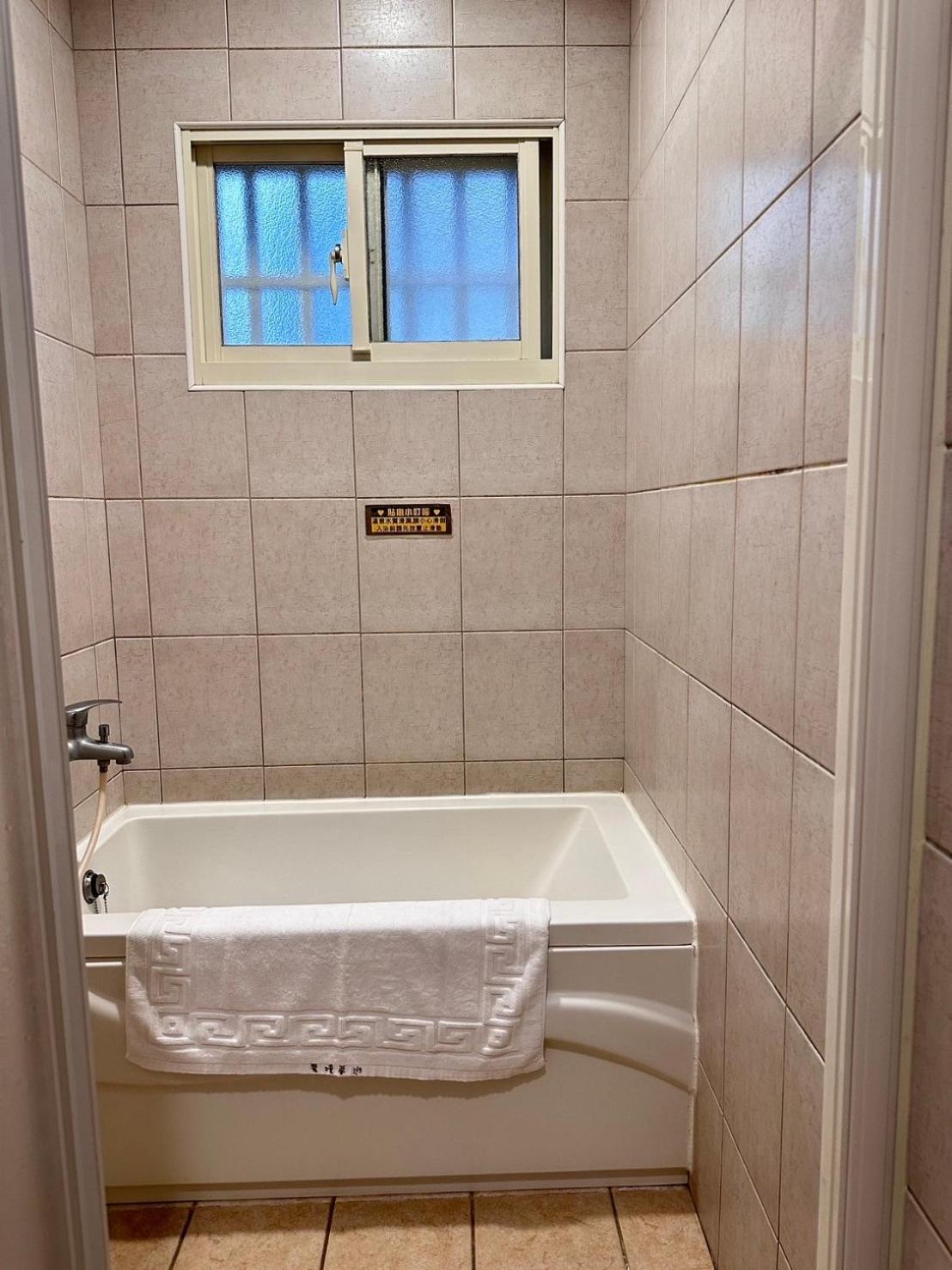 Double Room With Bath photo 3
