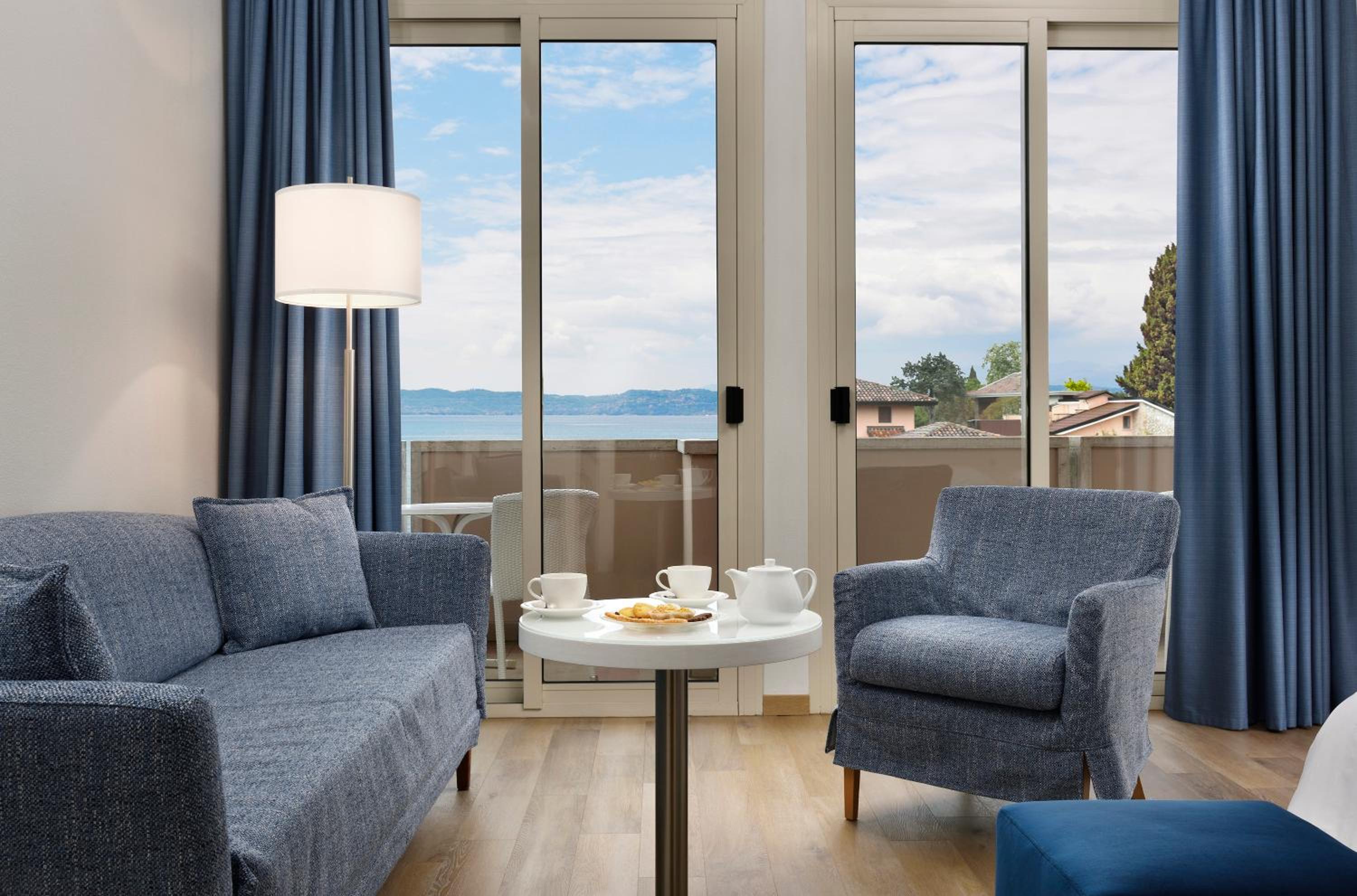 Superior Double Room with Partial Lake View and Spa access photo 3
