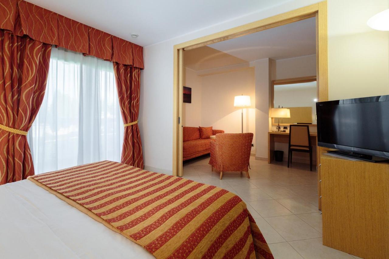 Junior Suite with Garden View and Spa access photo 3