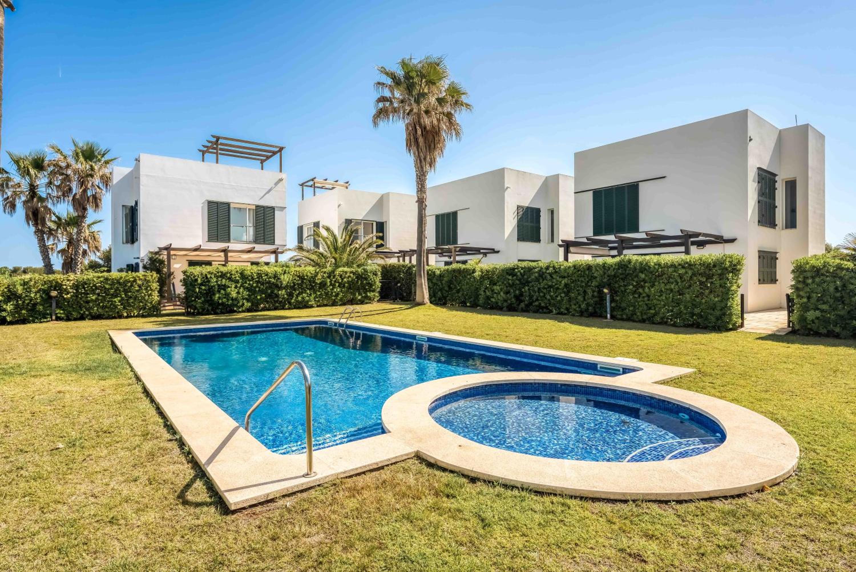 Three-Bedroom Villa photo 2