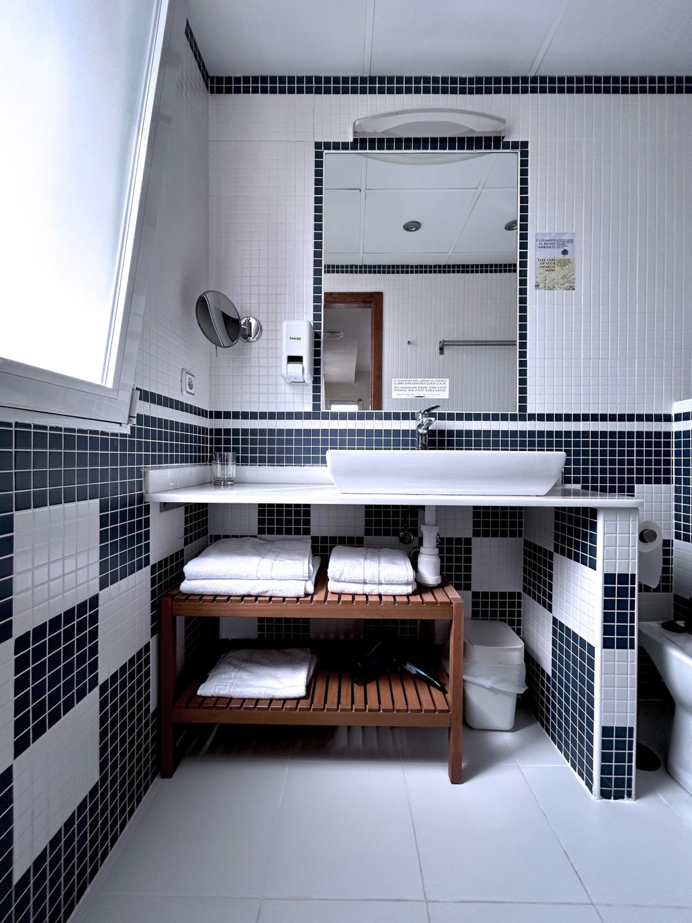 Suite - Photo 5