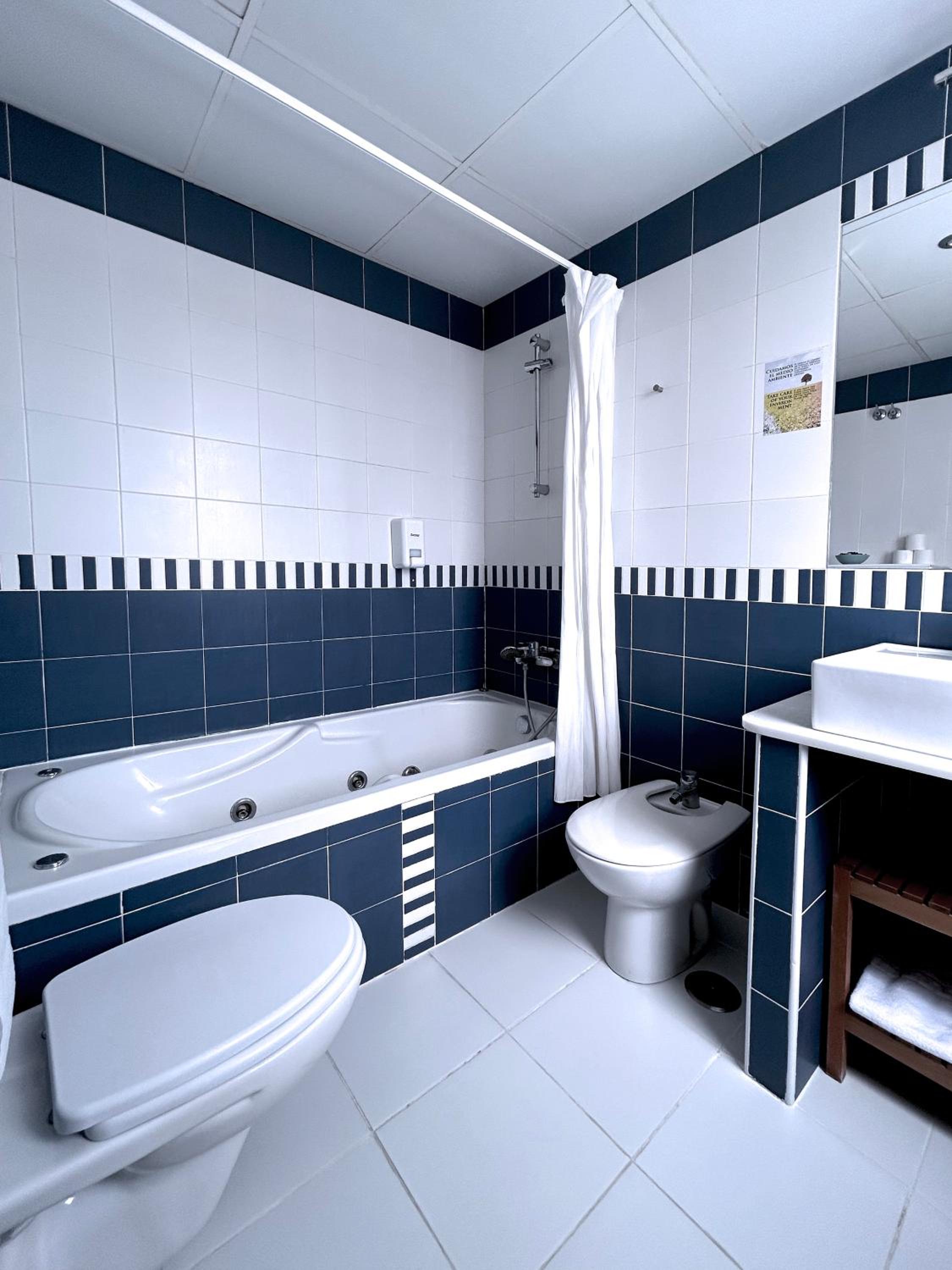 Double Room - Photo 8