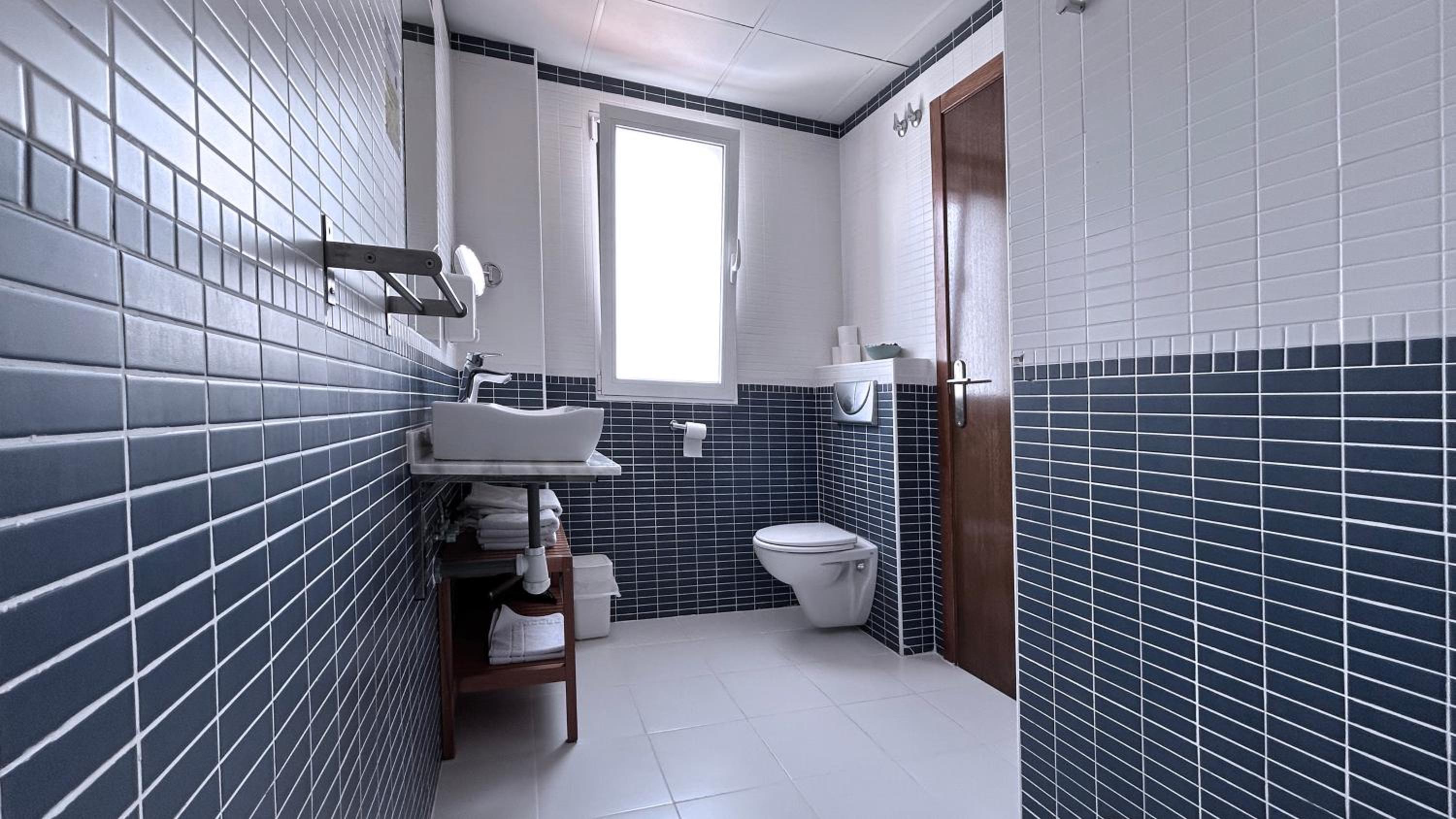Double Room - Photo 6