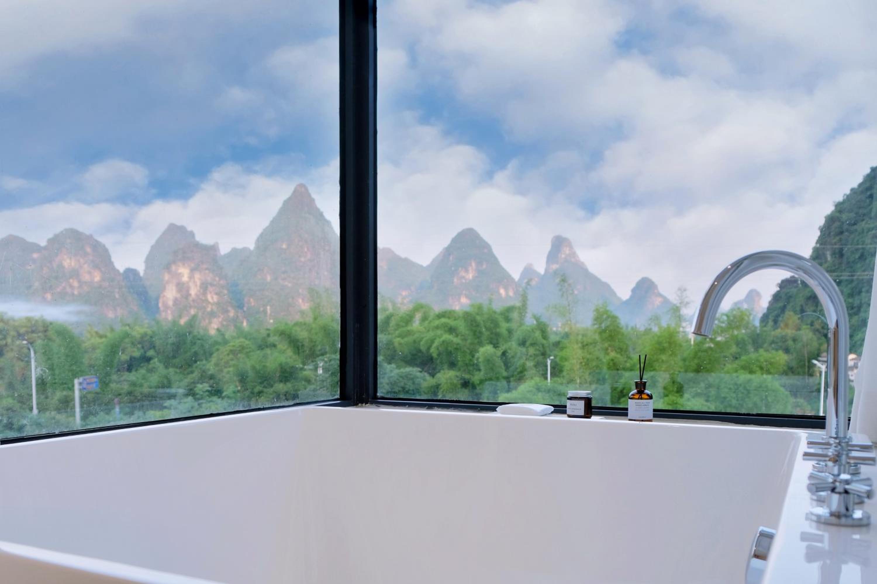 Suite with River View - Photo 5