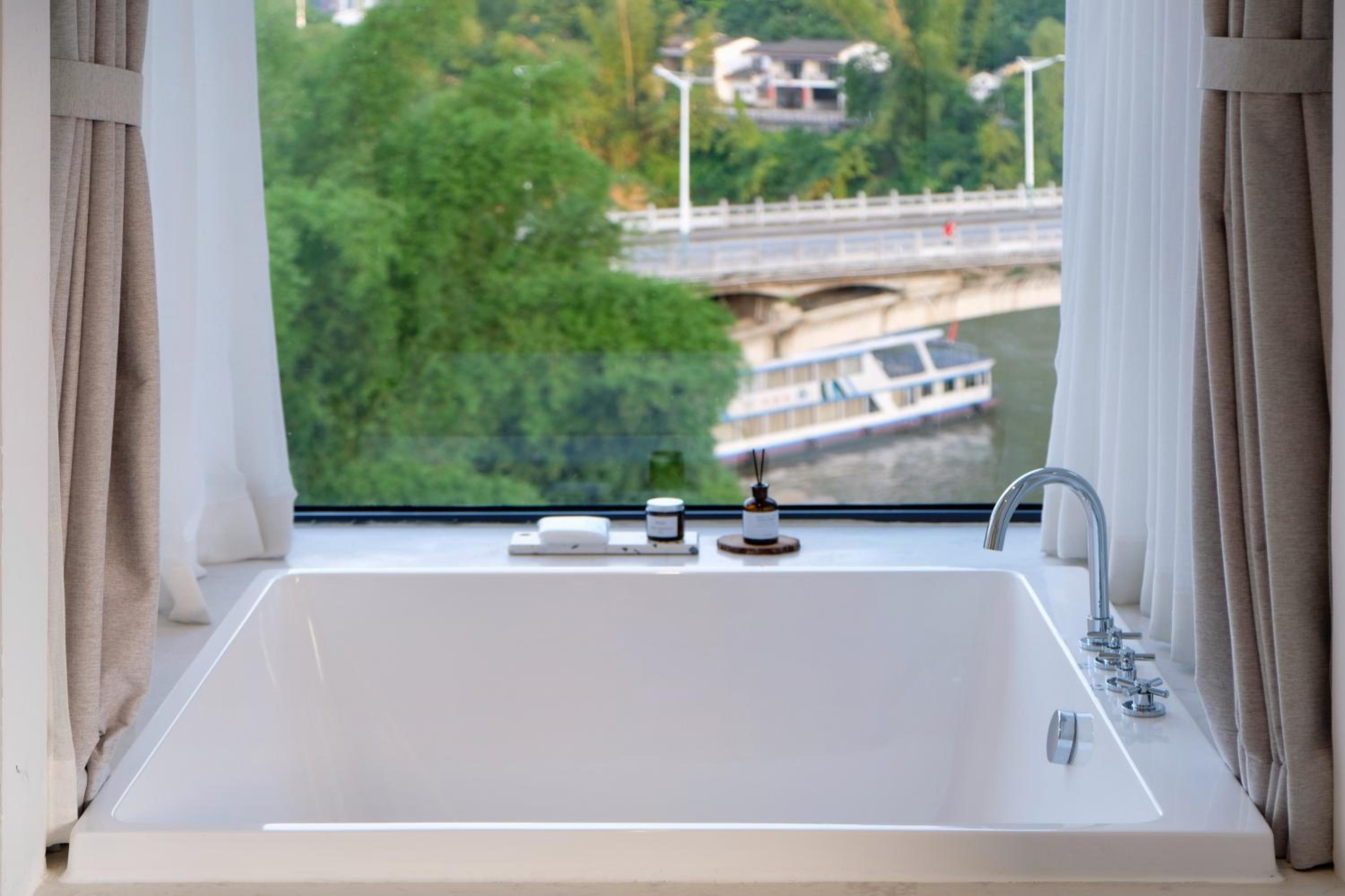 Suite with River View - Photo 6