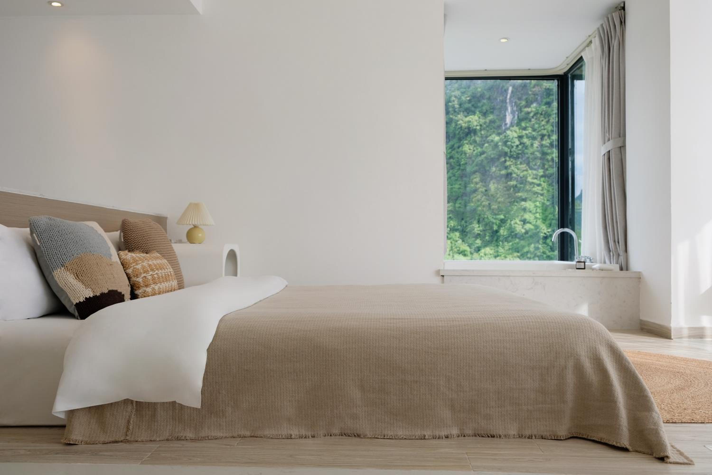 Suite with River View - Photo 10