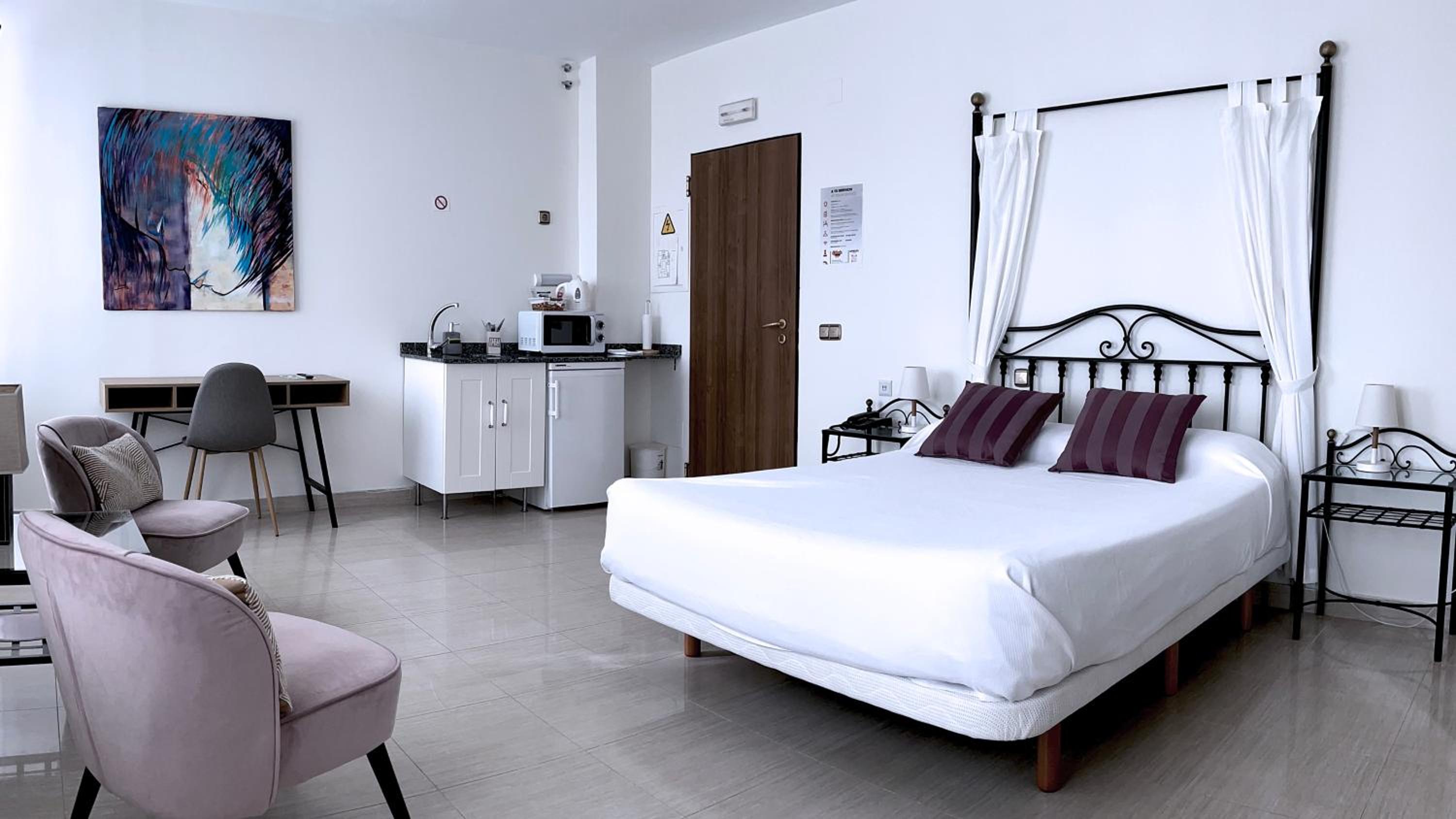 Double Room - Photo 2