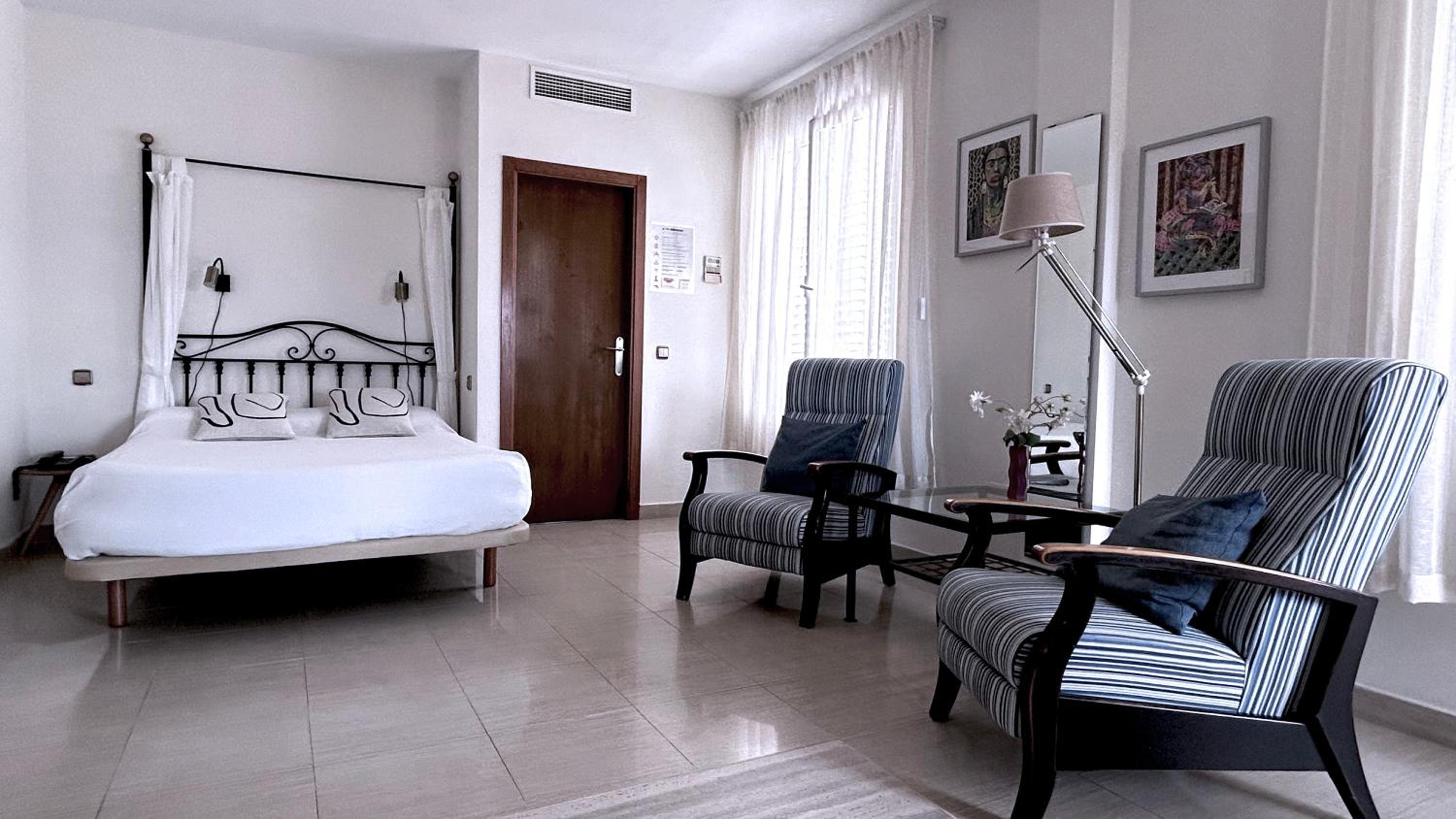 Double Room - Photo 1