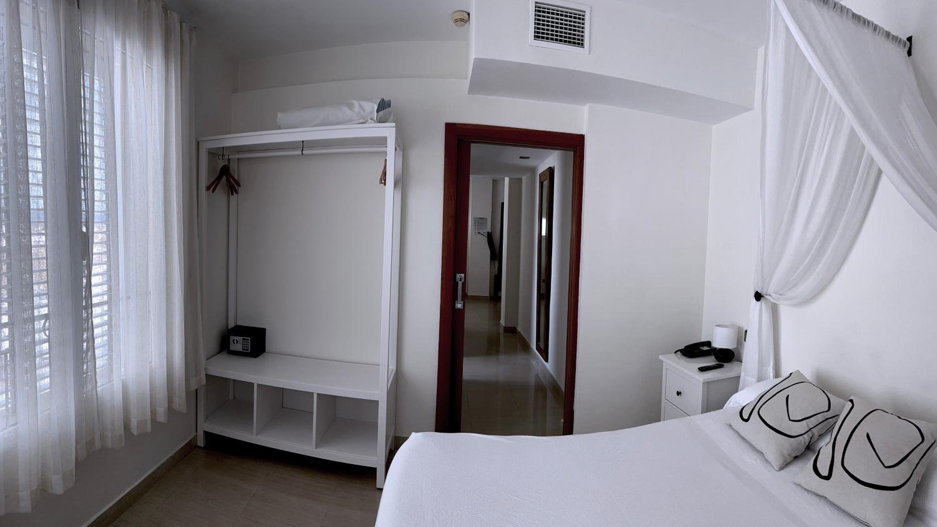 Suite - Photo 1