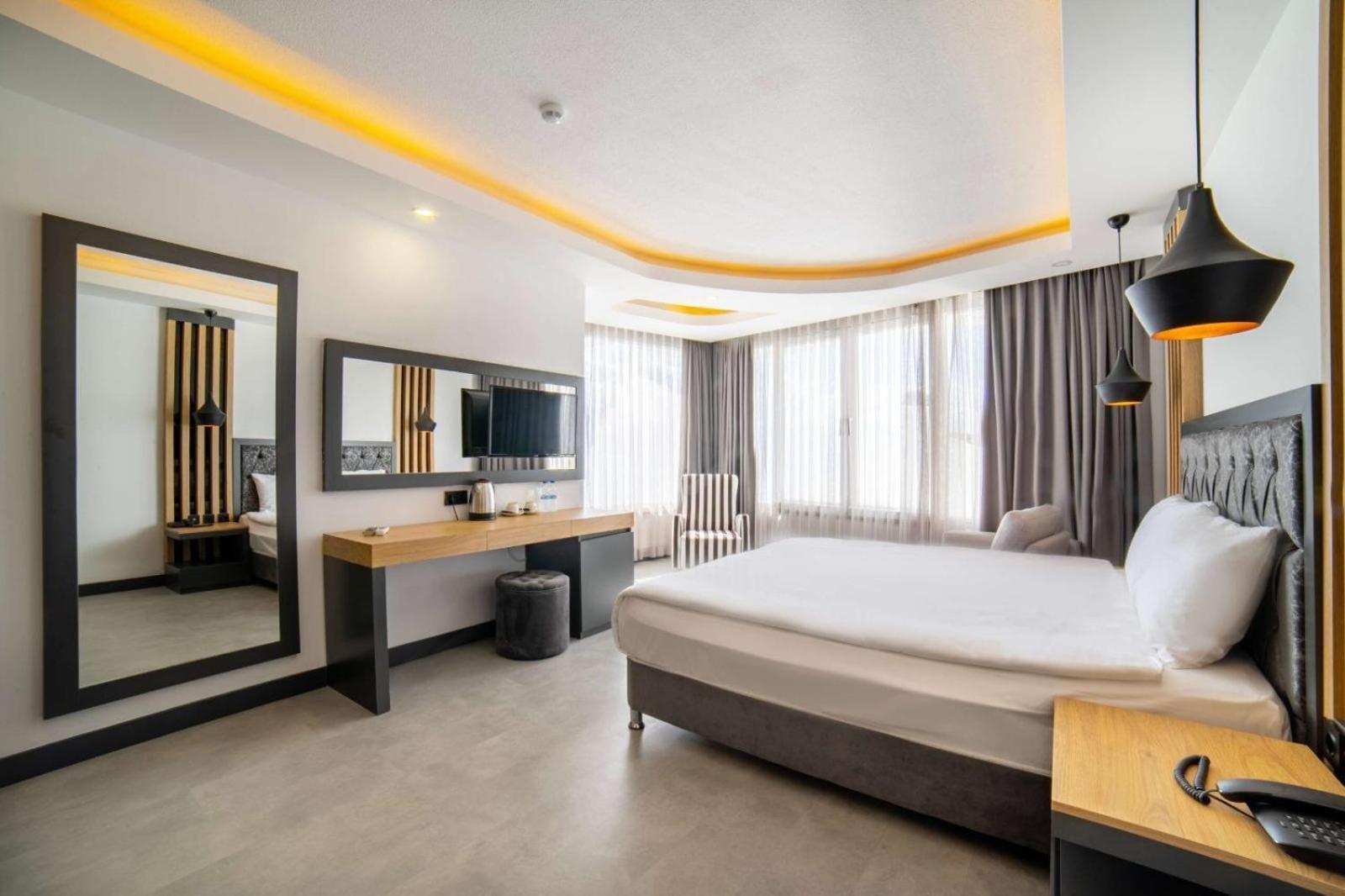 Deluxe Double or Twin Room with Sea View