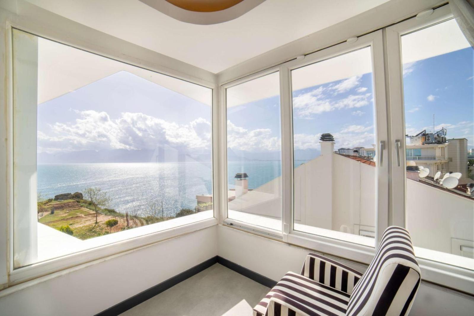 Deluxe Double or Twin Room with Sea View
