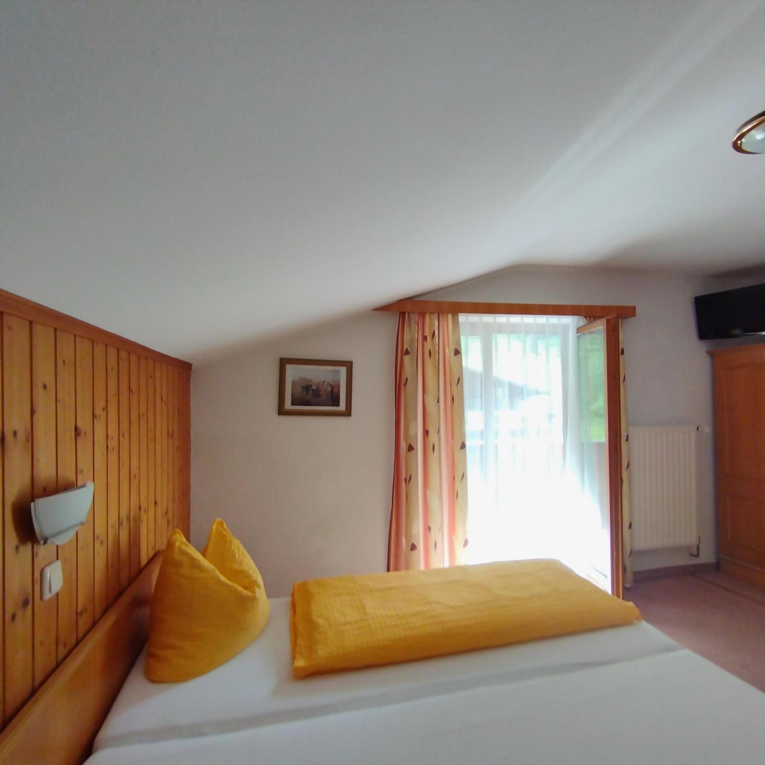 Single Room - Attic photo 2